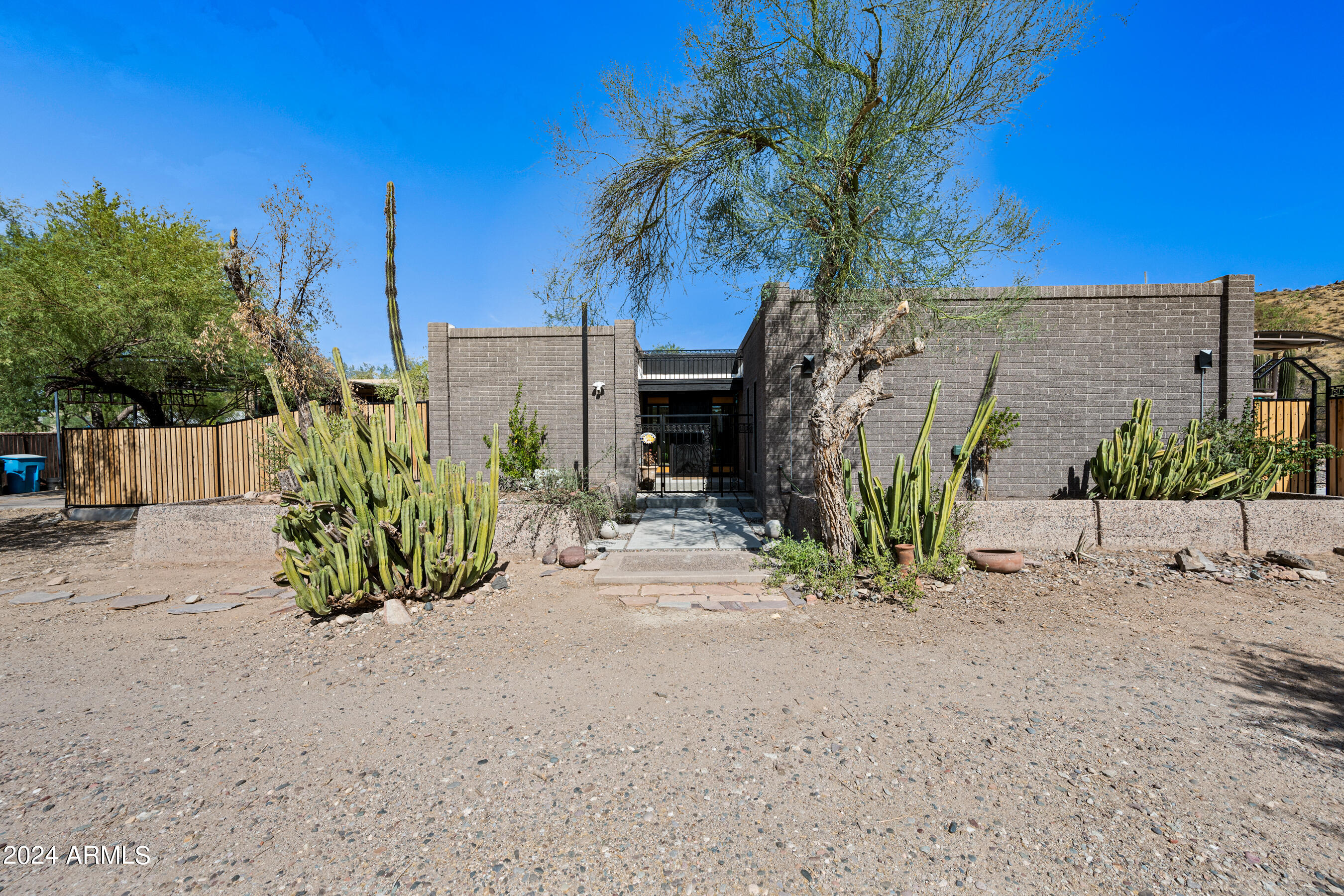 8243 S 40TH Street