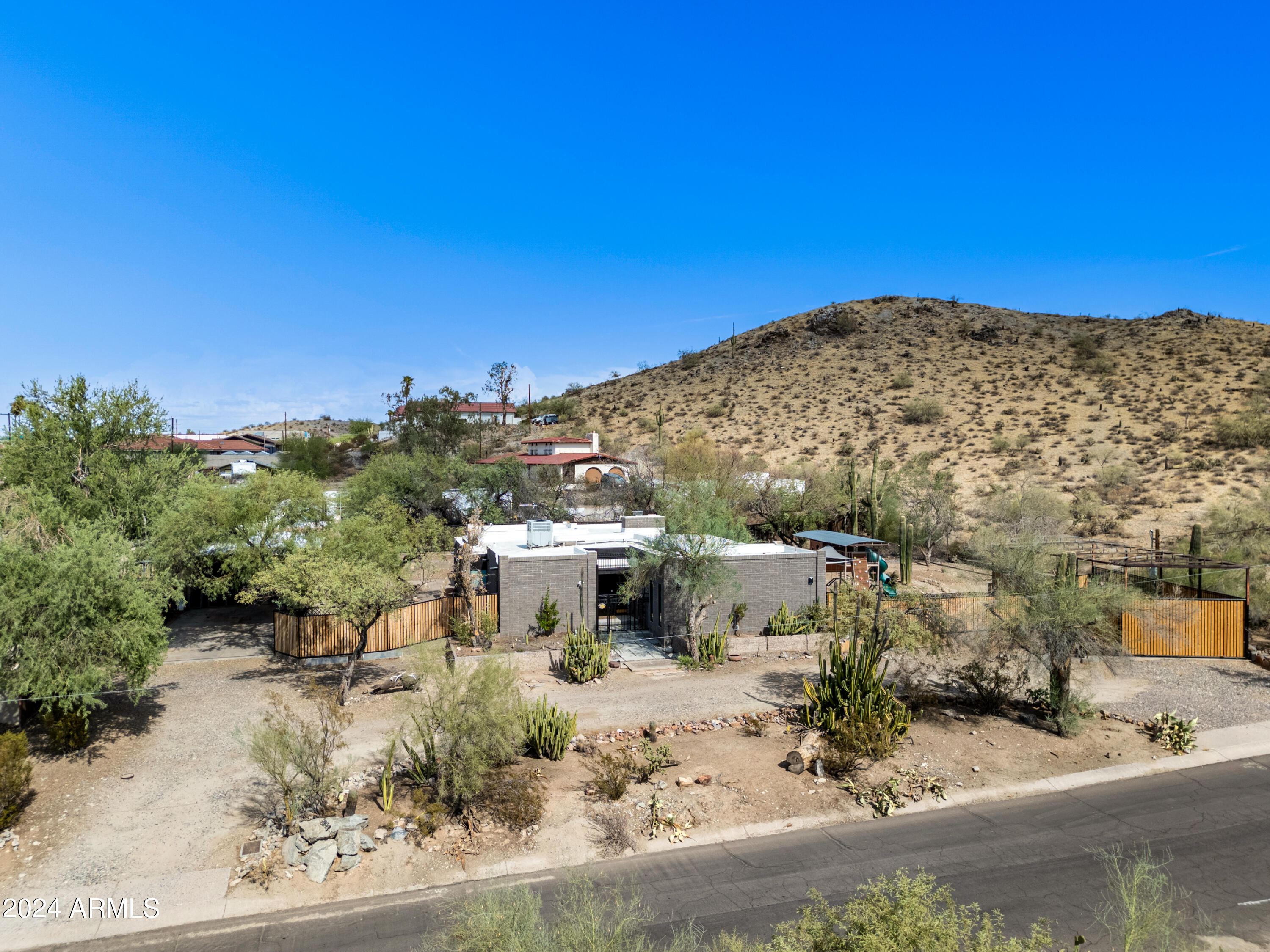 8243 S 40TH Street