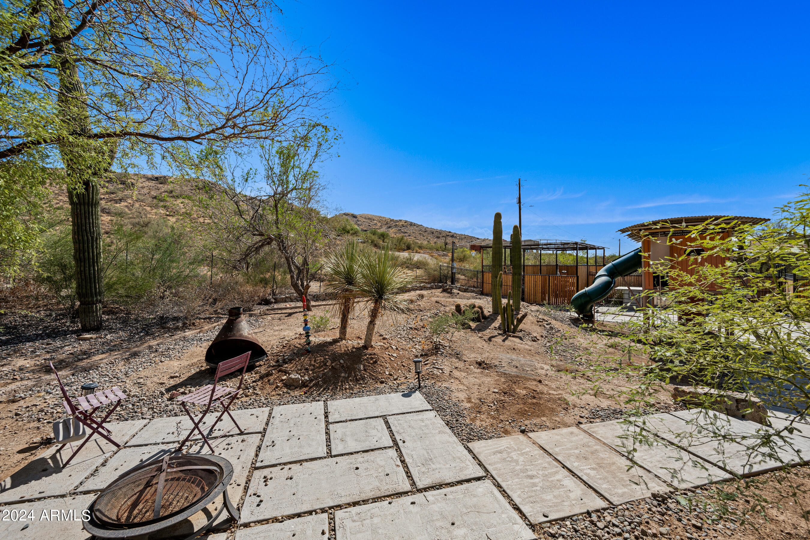 8243 S 40TH Street