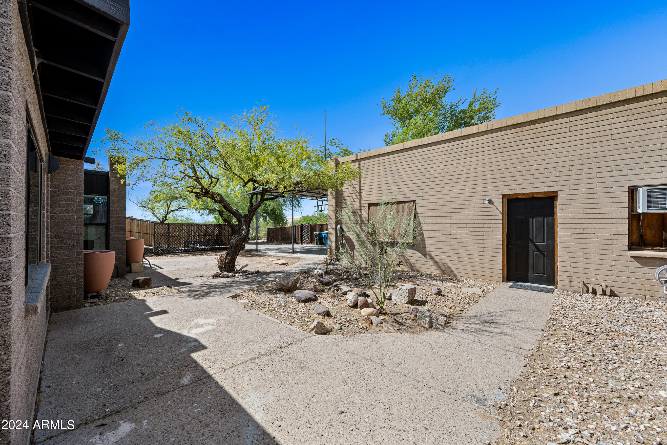 8243 S 40TH Street