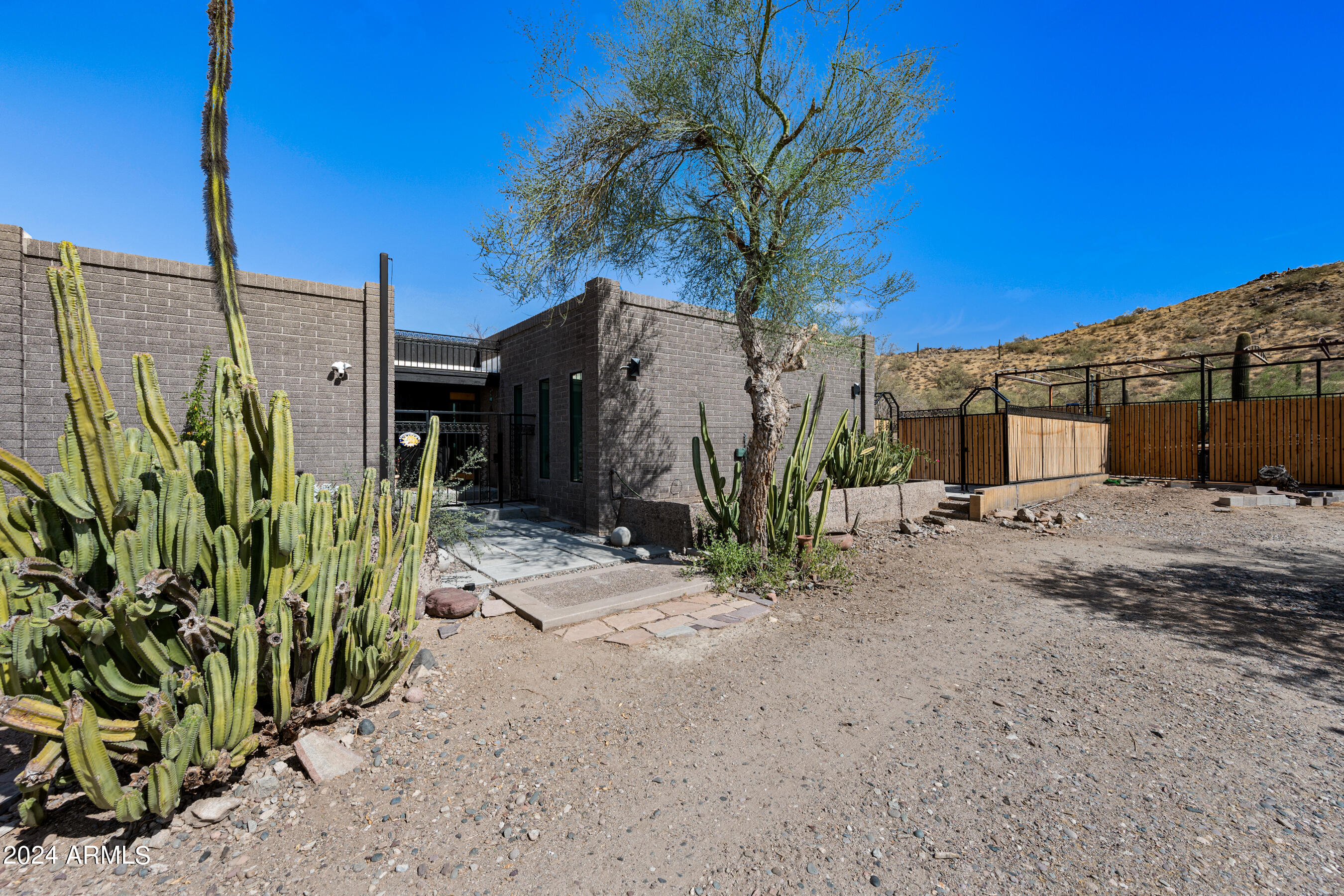 8243 S 40TH Street