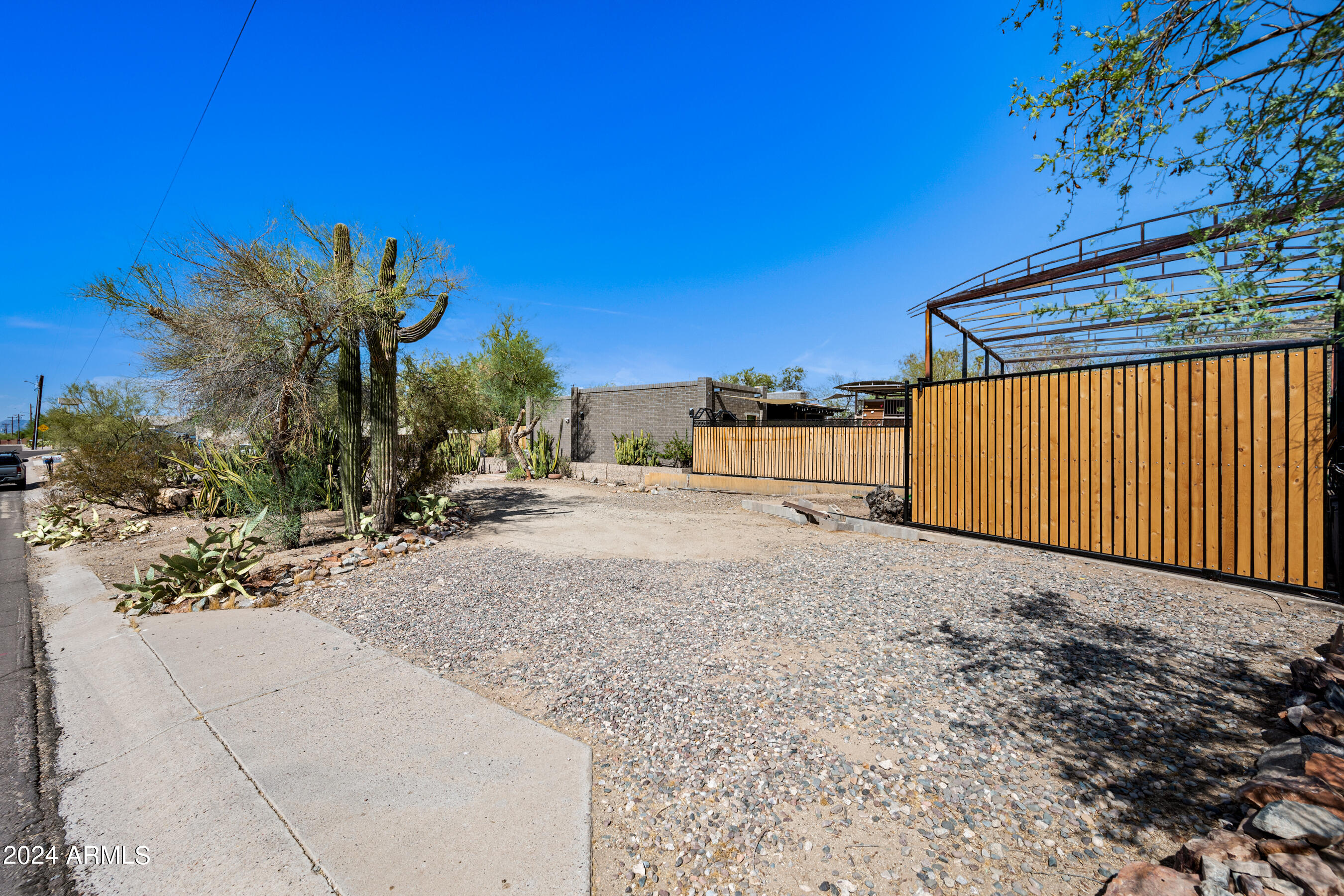 8243 S 40TH Street
