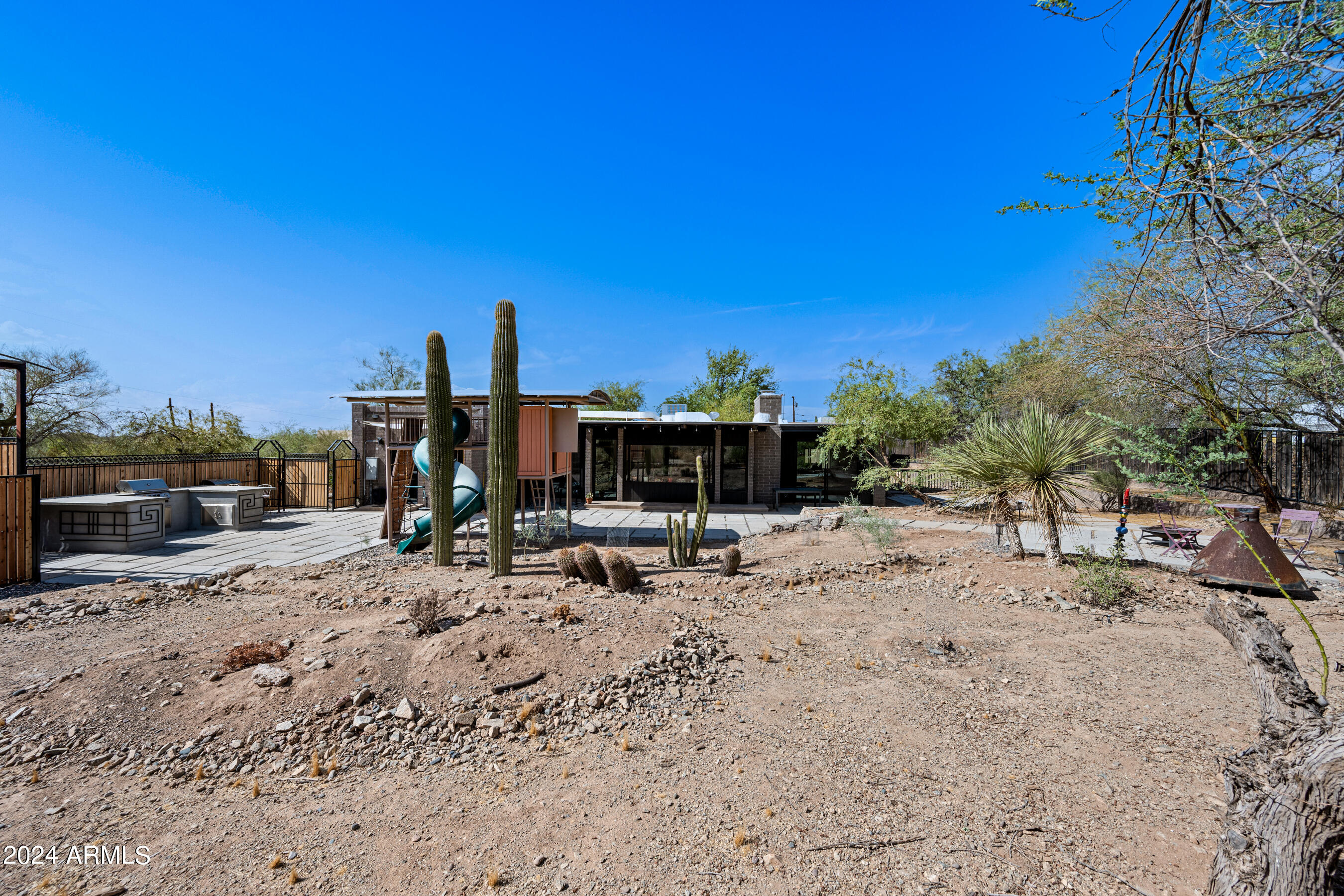 8243 S 40TH Street