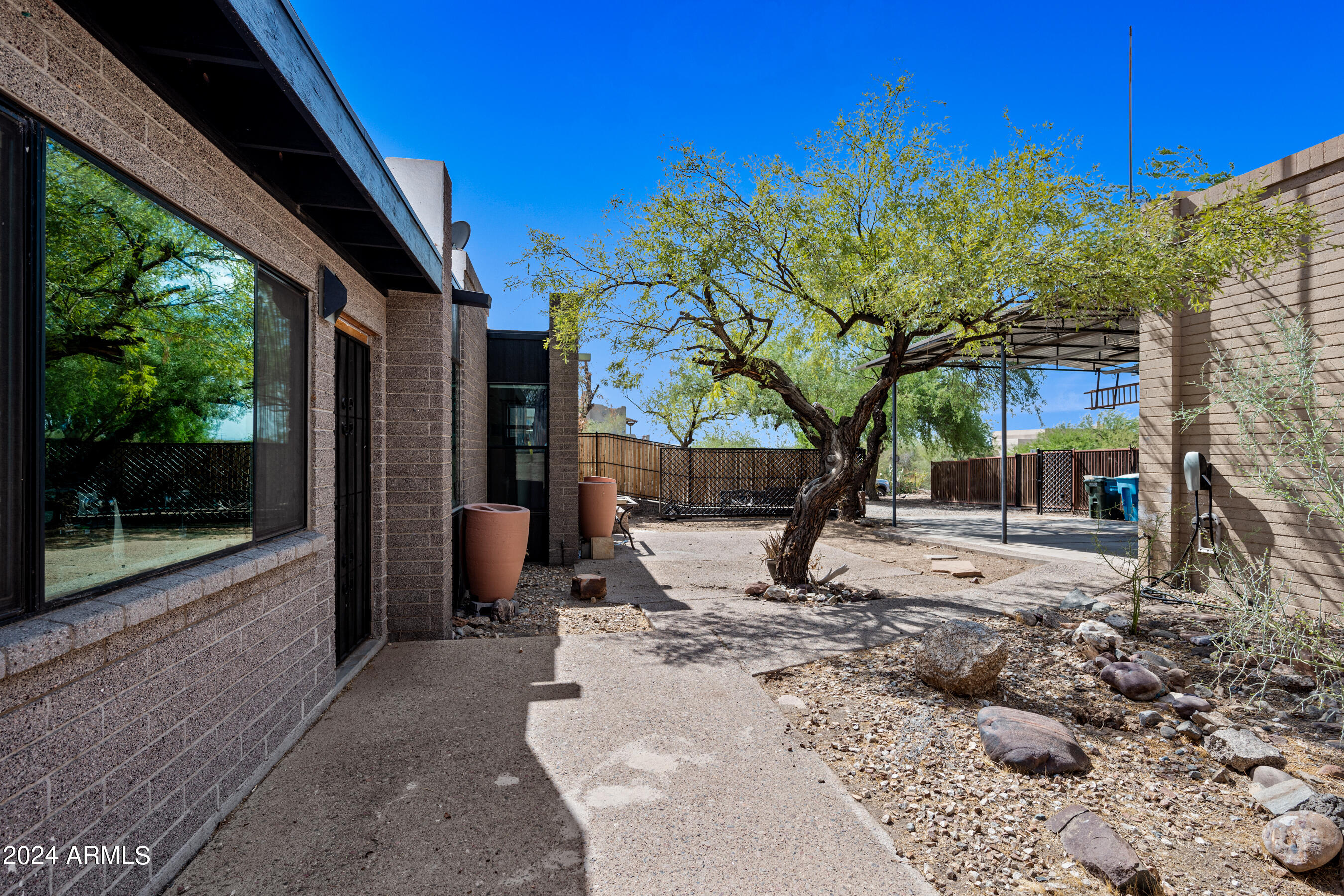 8243 S 40TH Street