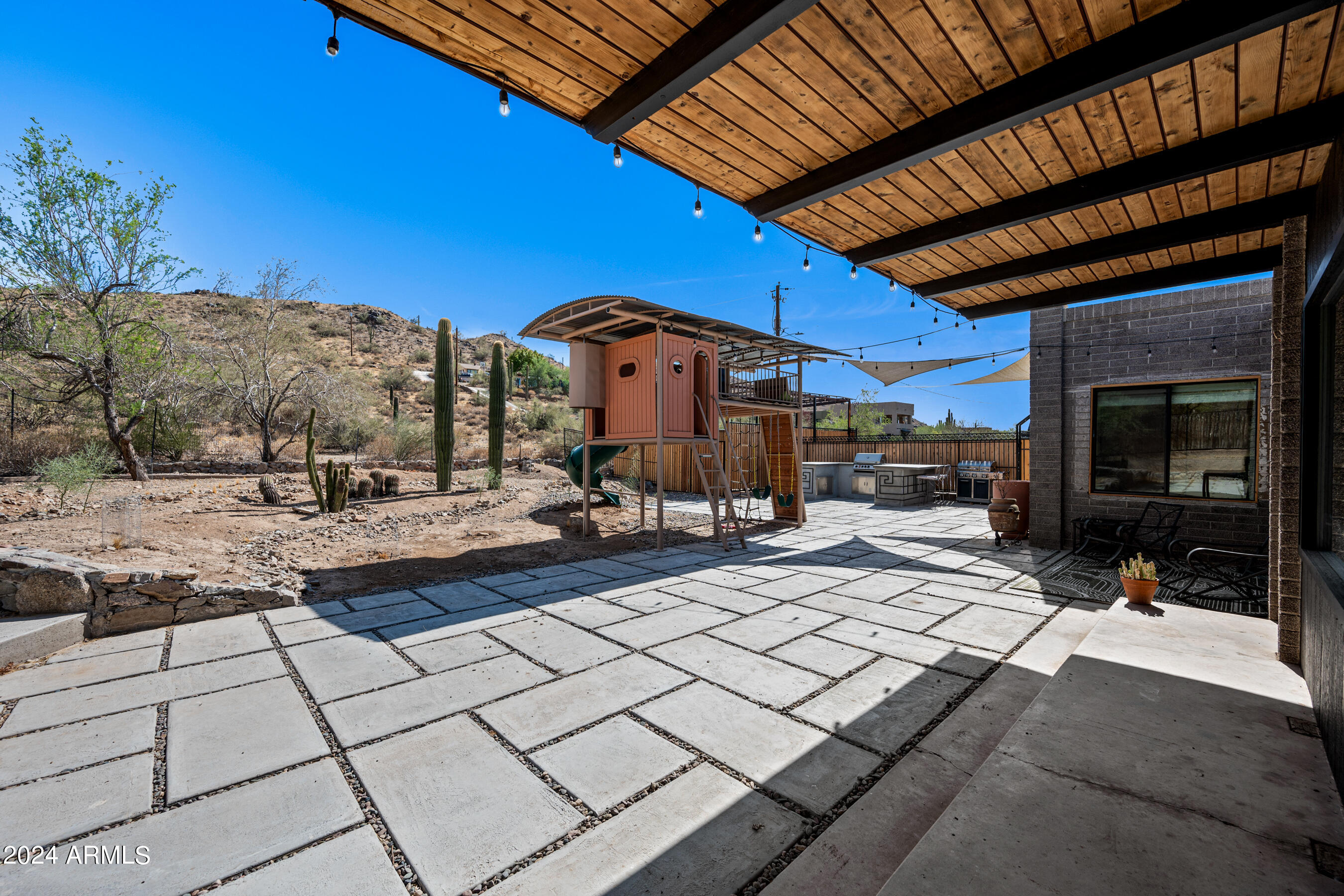 8243 S 40TH Street