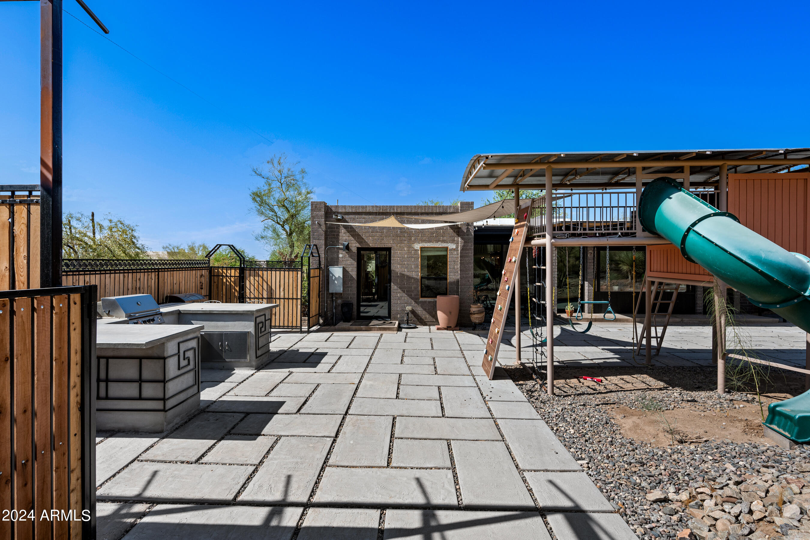 8243 S 40TH Street