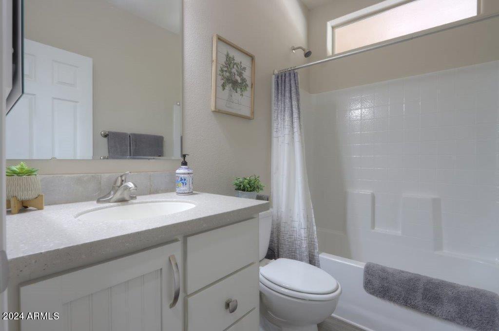 7373 E US HIGHWAY 60 -- FRNT