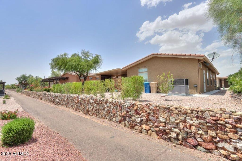 7373 E US HIGHWAY 60 -- FRNT