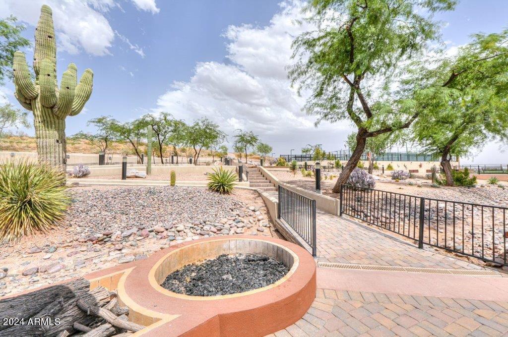 7373 E US HIGHWAY 60 -- FRNT