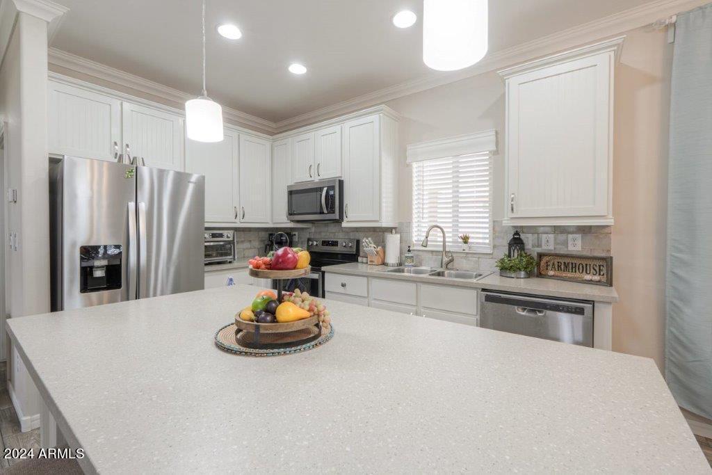 7373 E US HIGHWAY 60 -- FRNT