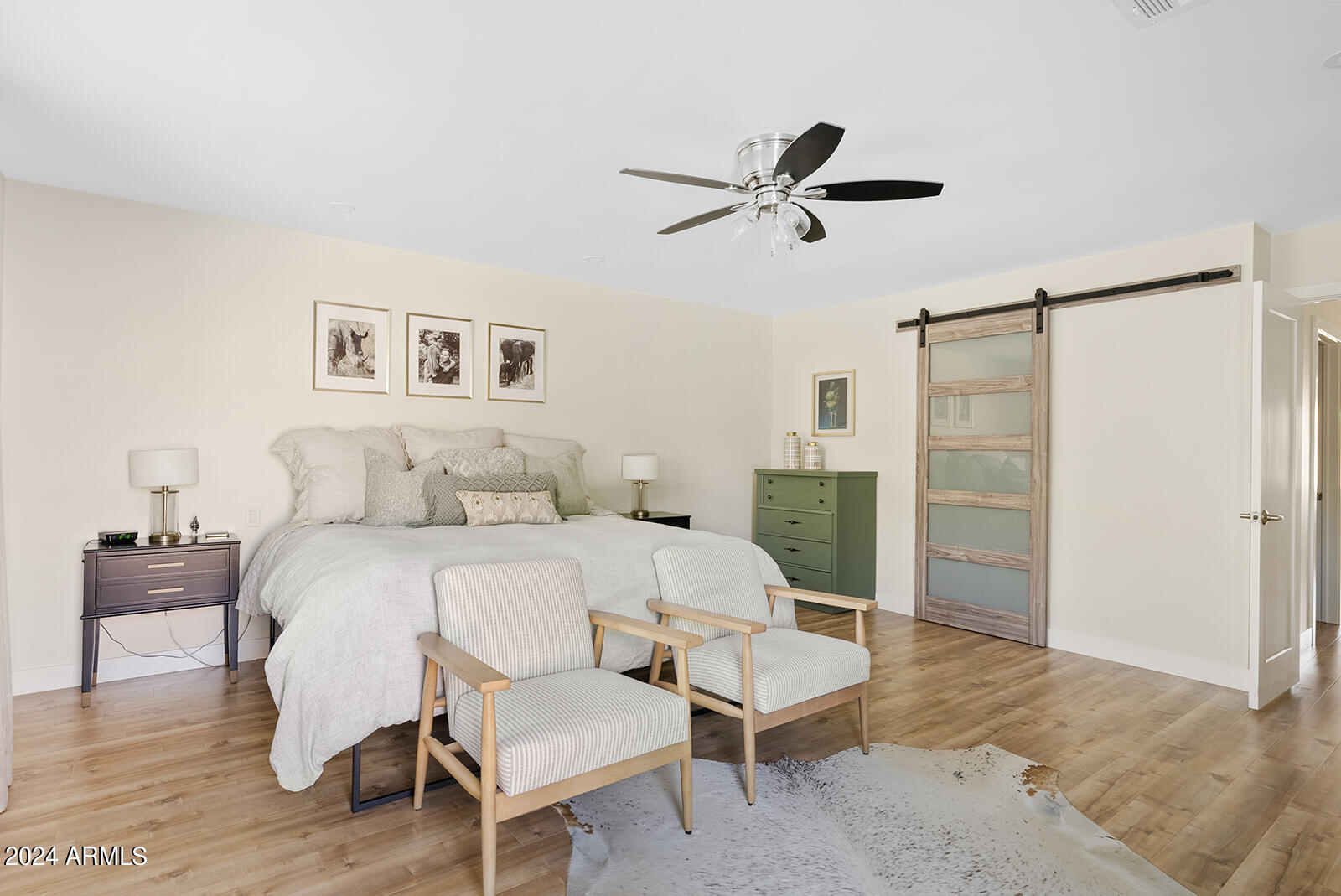 4918 E WINDROSE Drive