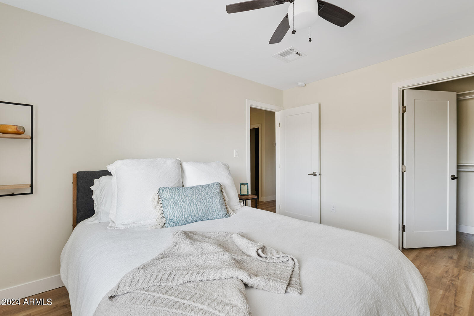 4918 E WINDROSE Drive