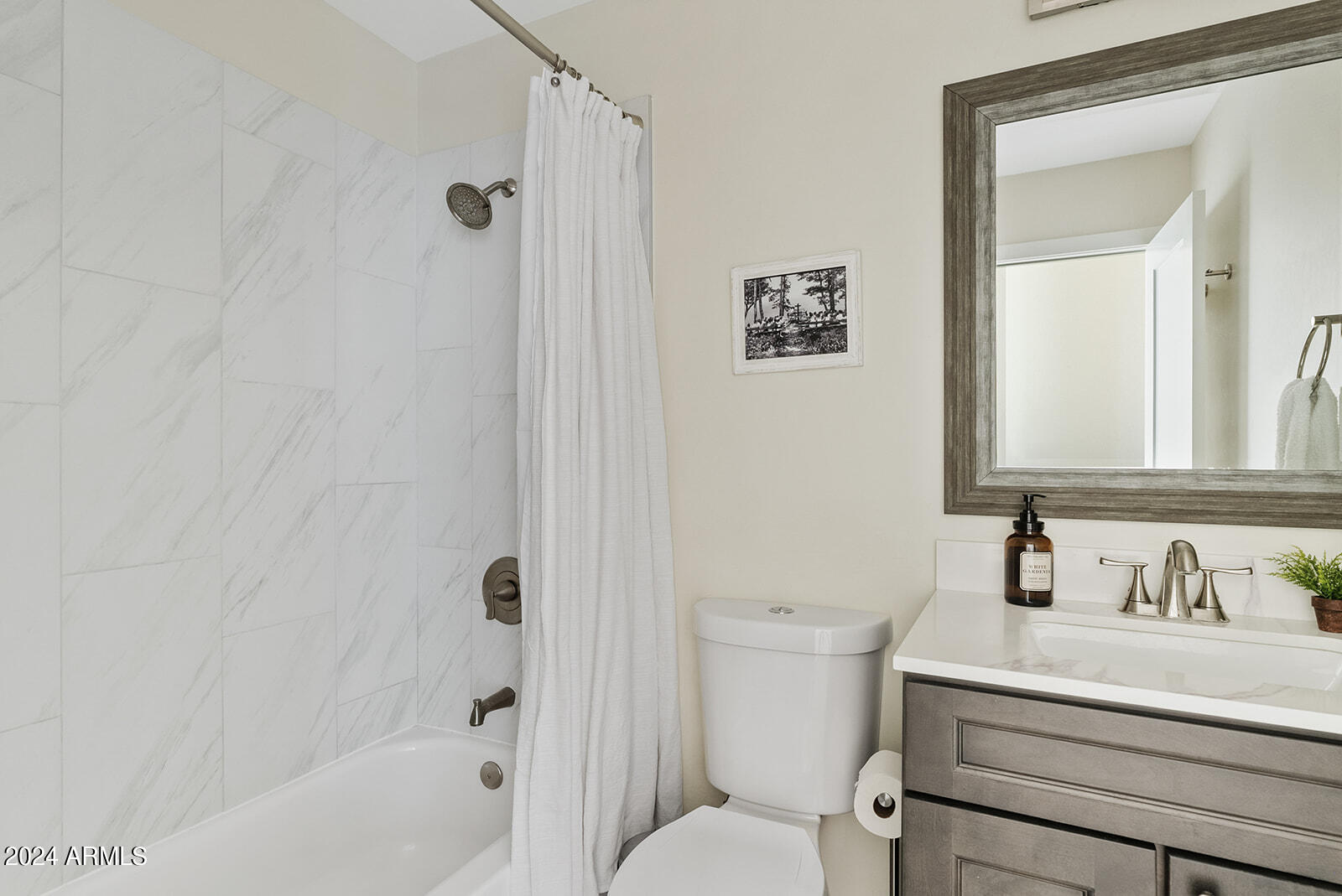 4918 E WINDROSE Drive