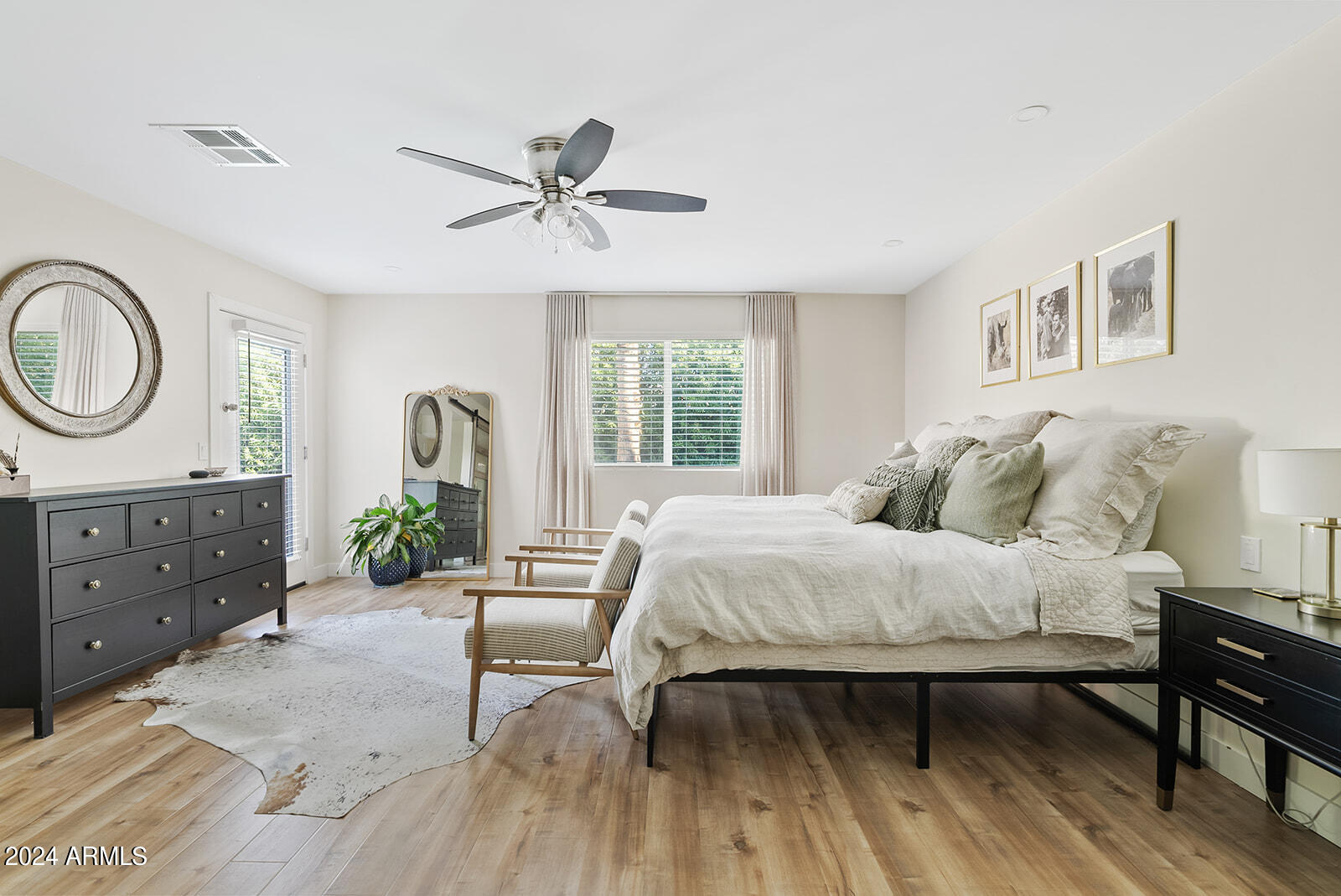 4918 E WINDROSE Drive