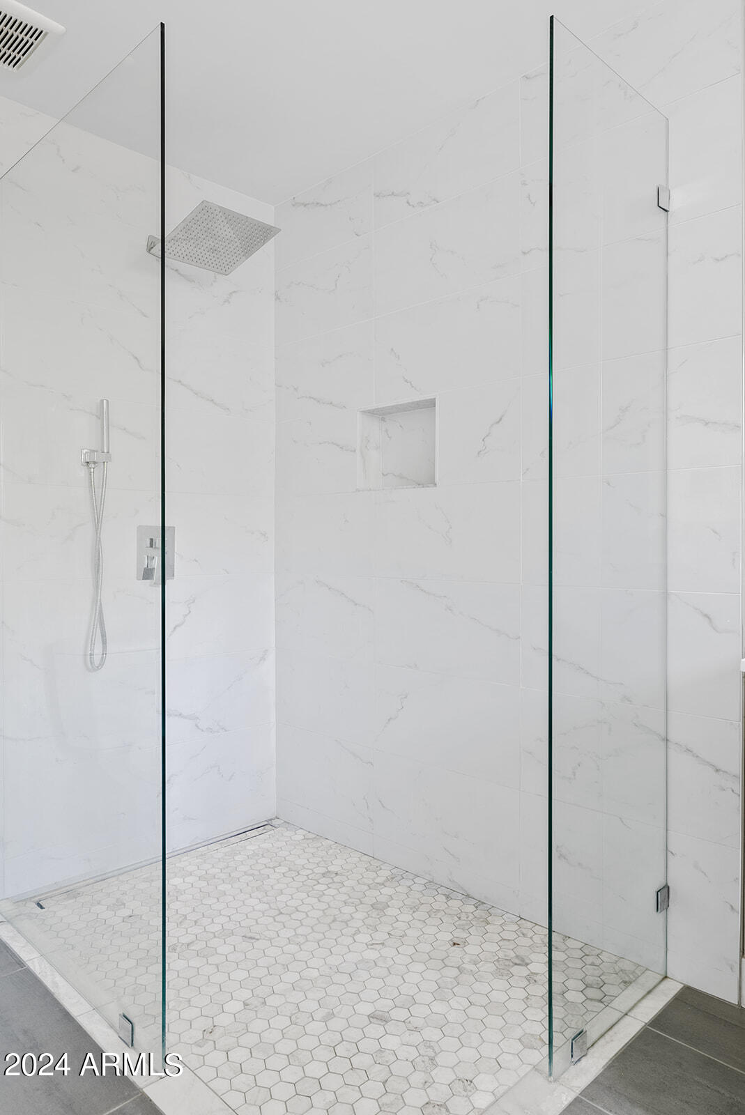 4918 E WINDROSE Drive