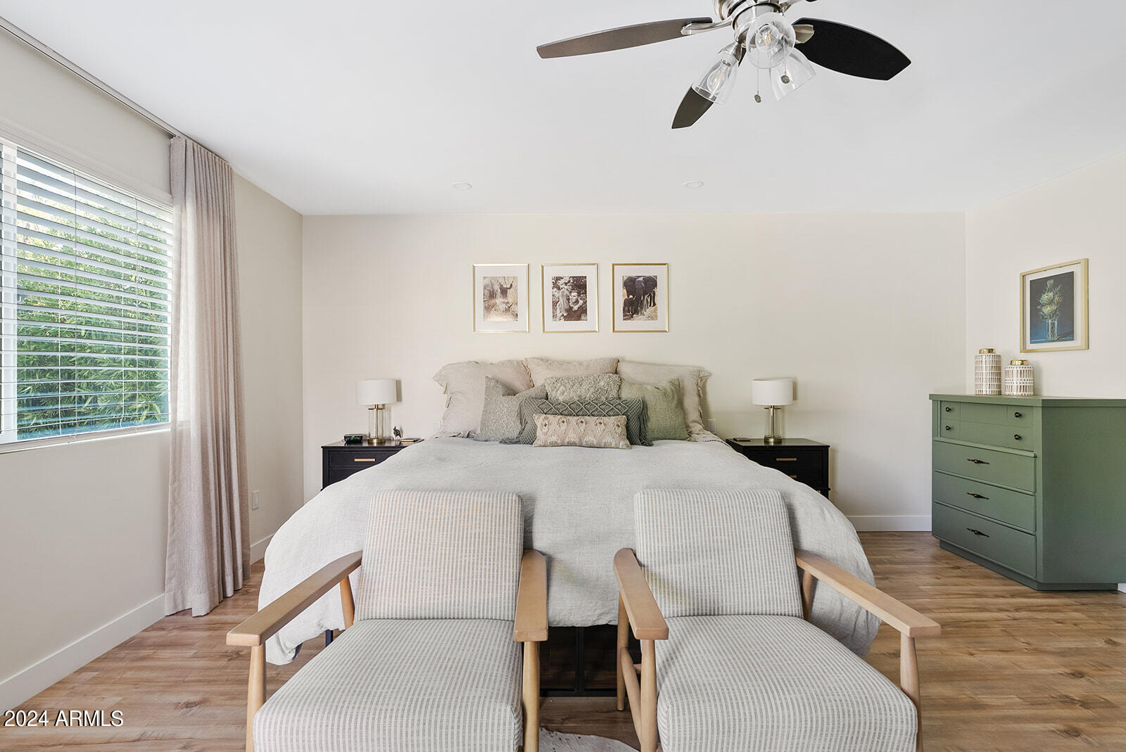 4918 E WINDROSE Drive