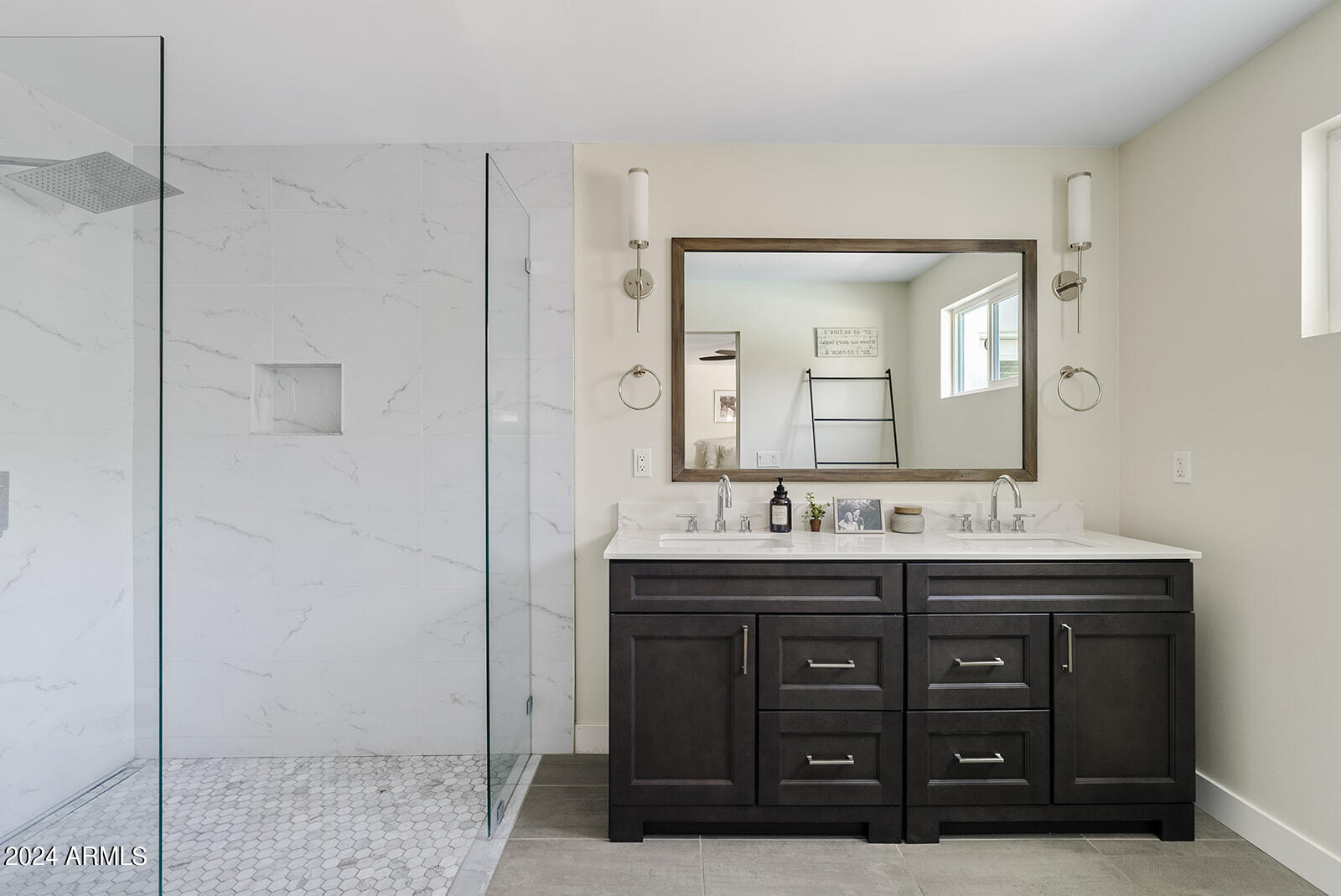 4918 E WINDROSE Drive