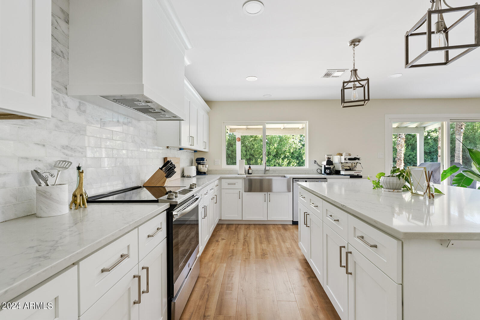 4918 E WINDROSE Drive