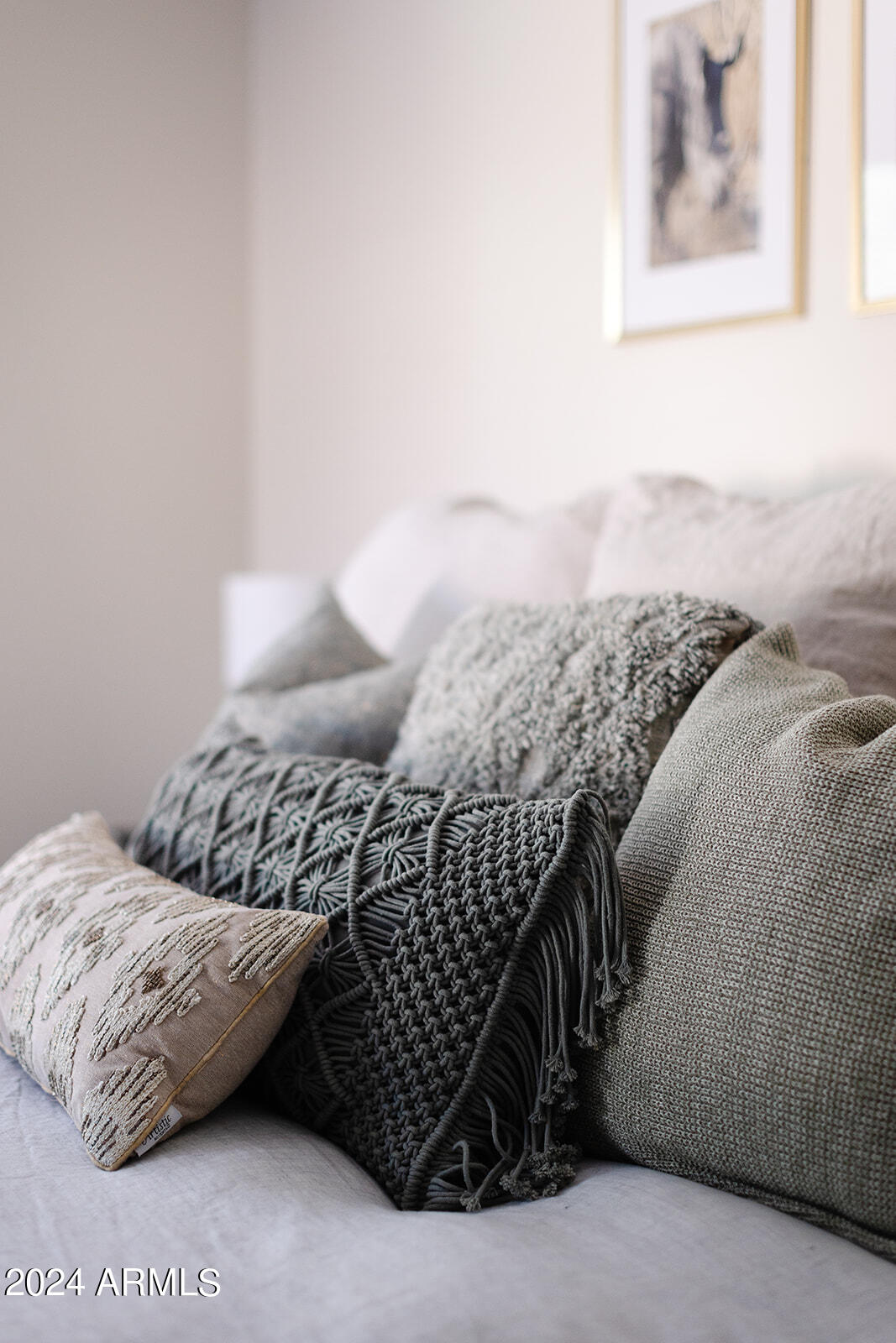 4918 E WINDROSE Drive