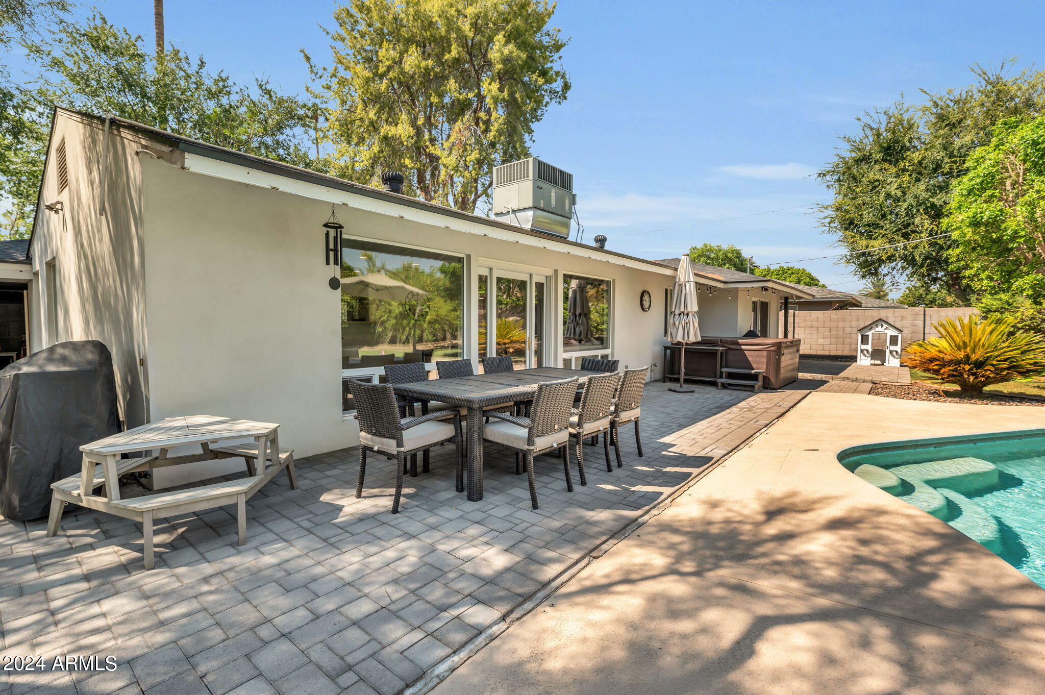 1520 E SAN MIGUEL Avenue