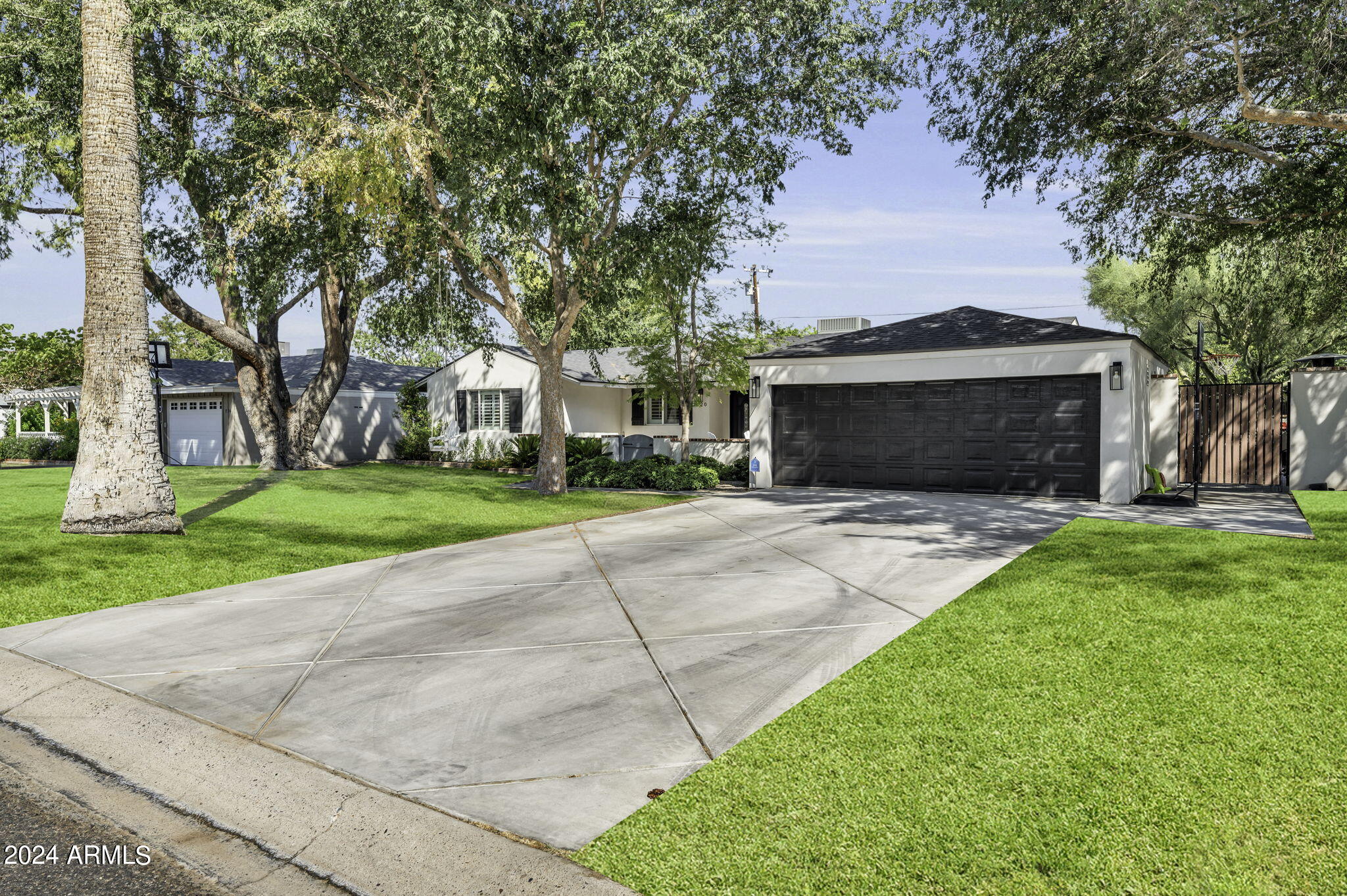 1520 E SAN MIGUEL Avenue