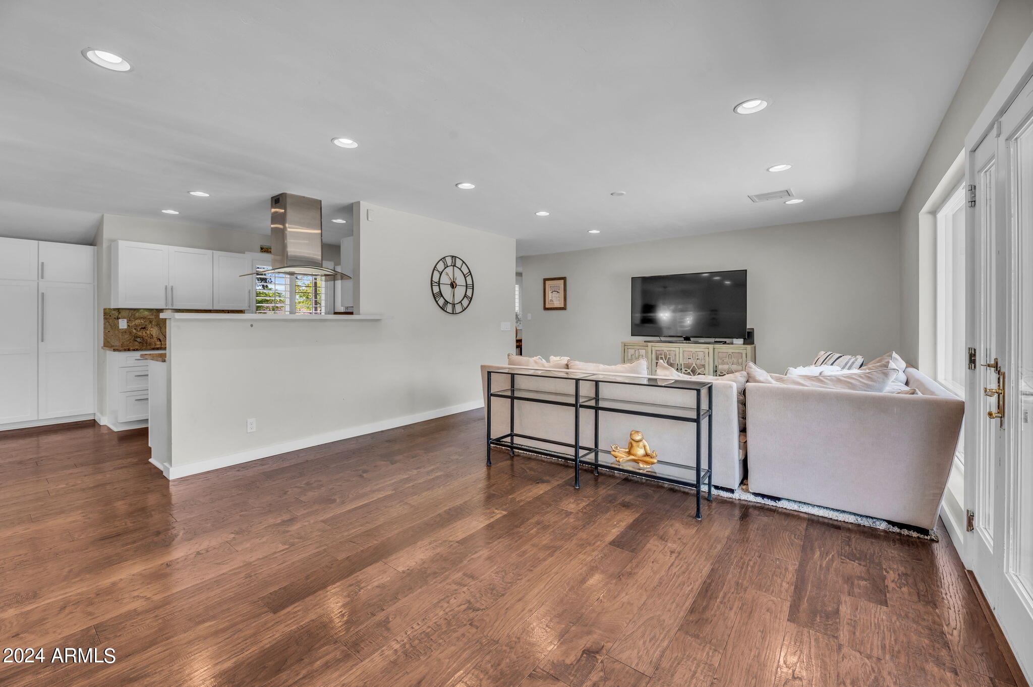 1520 E SAN MIGUEL Avenue