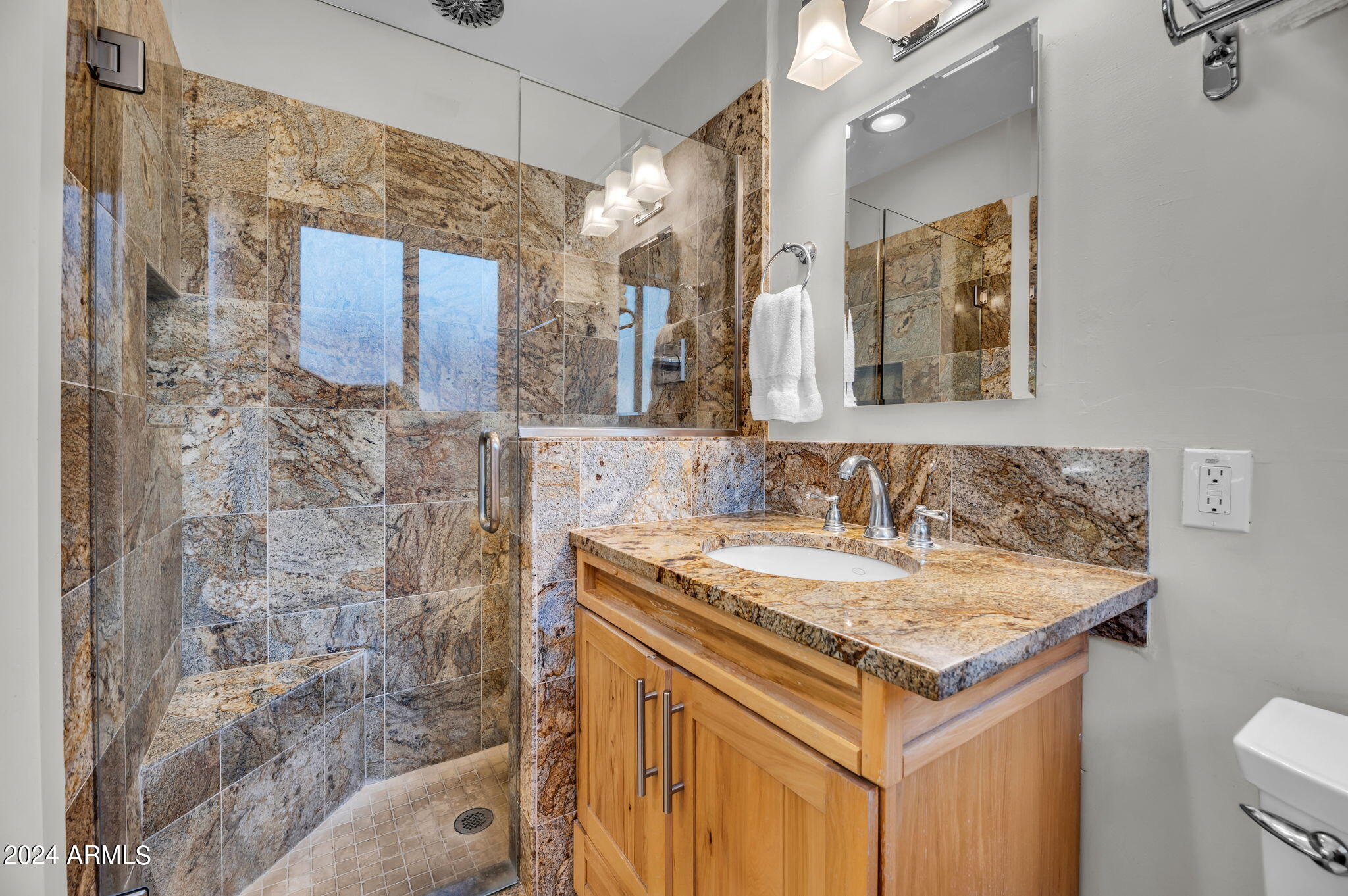 1520 E SAN MIGUEL Avenue