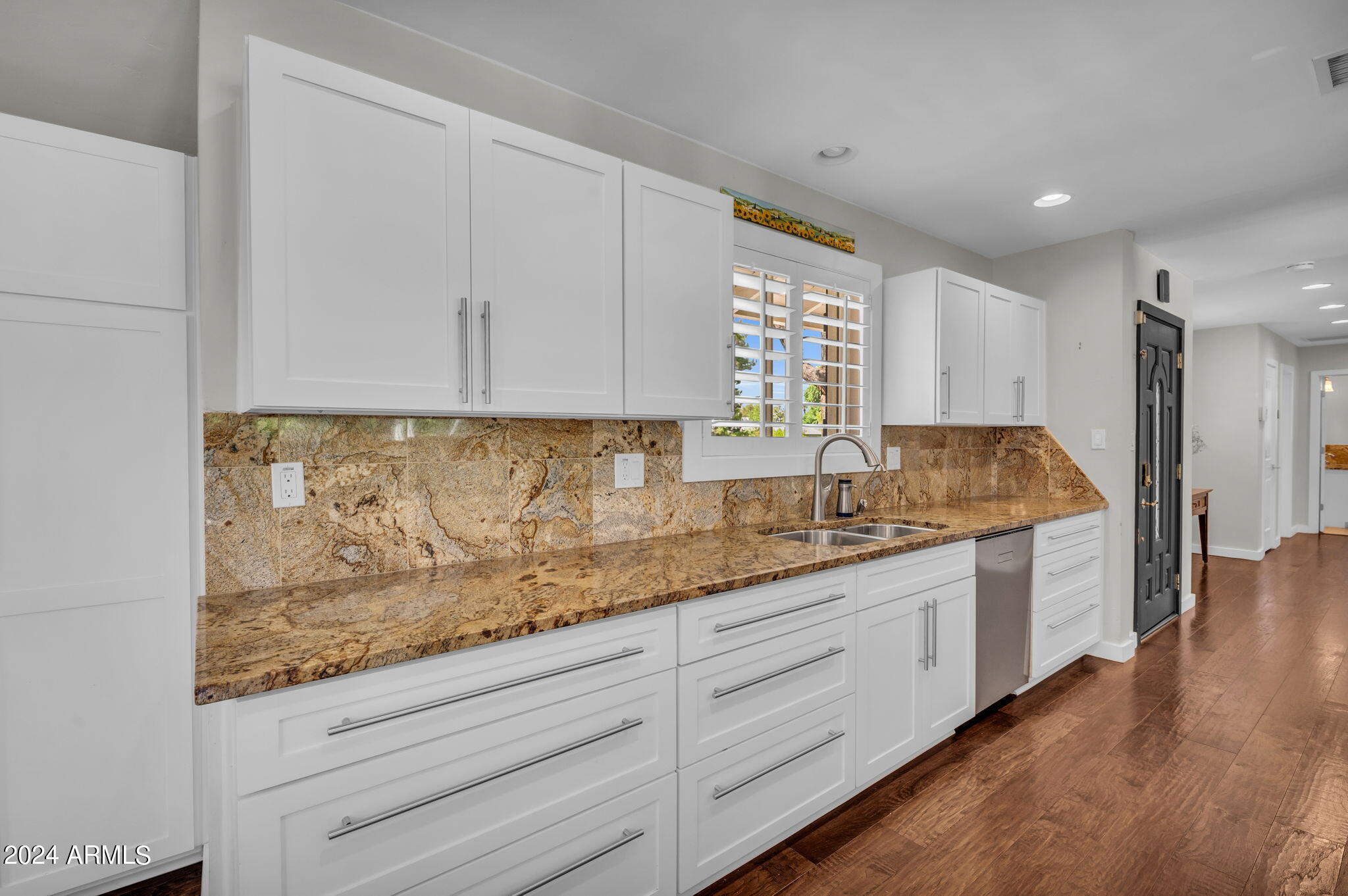 1520 E SAN MIGUEL Avenue