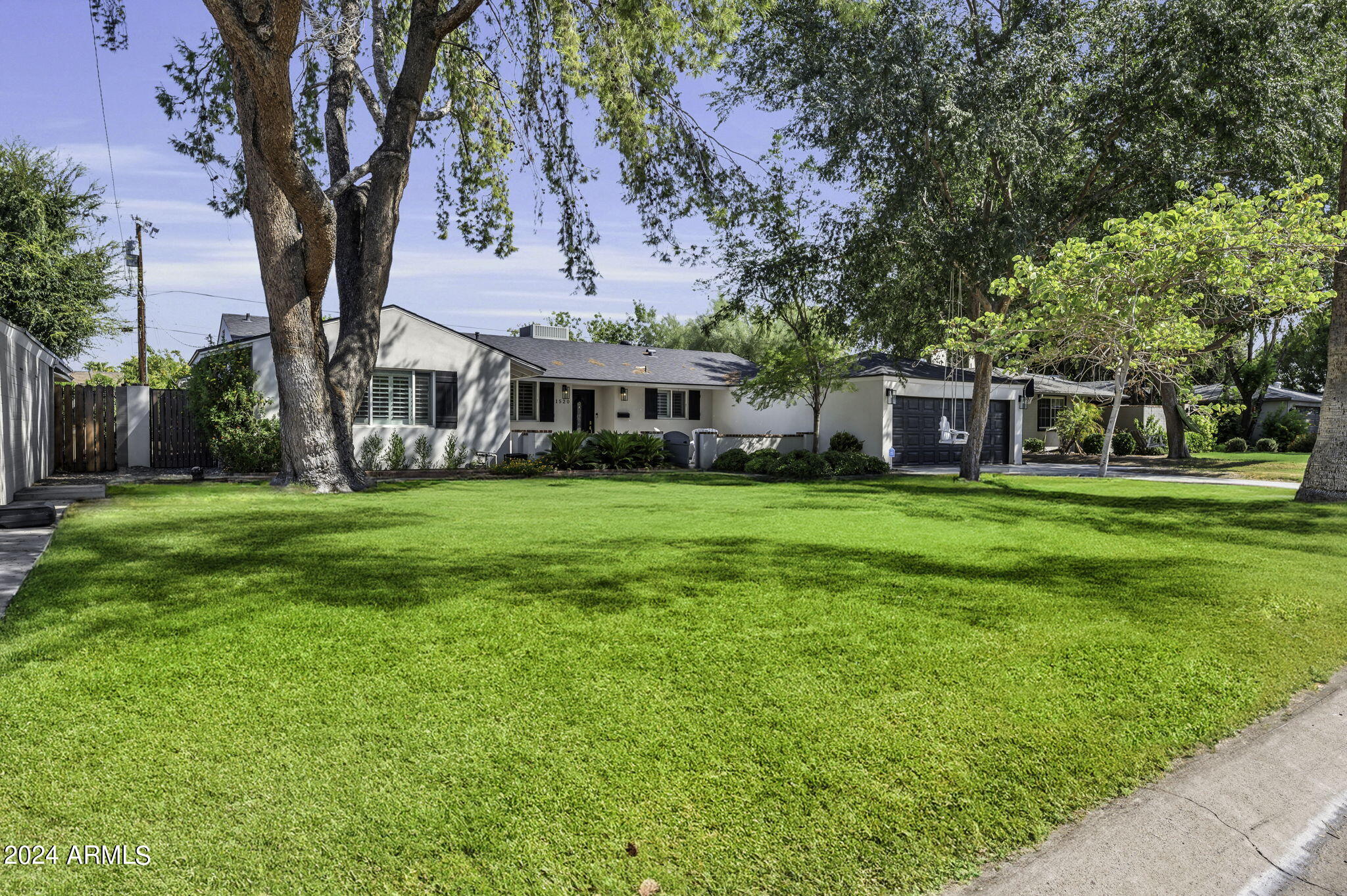 1520 E SAN MIGUEL Avenue