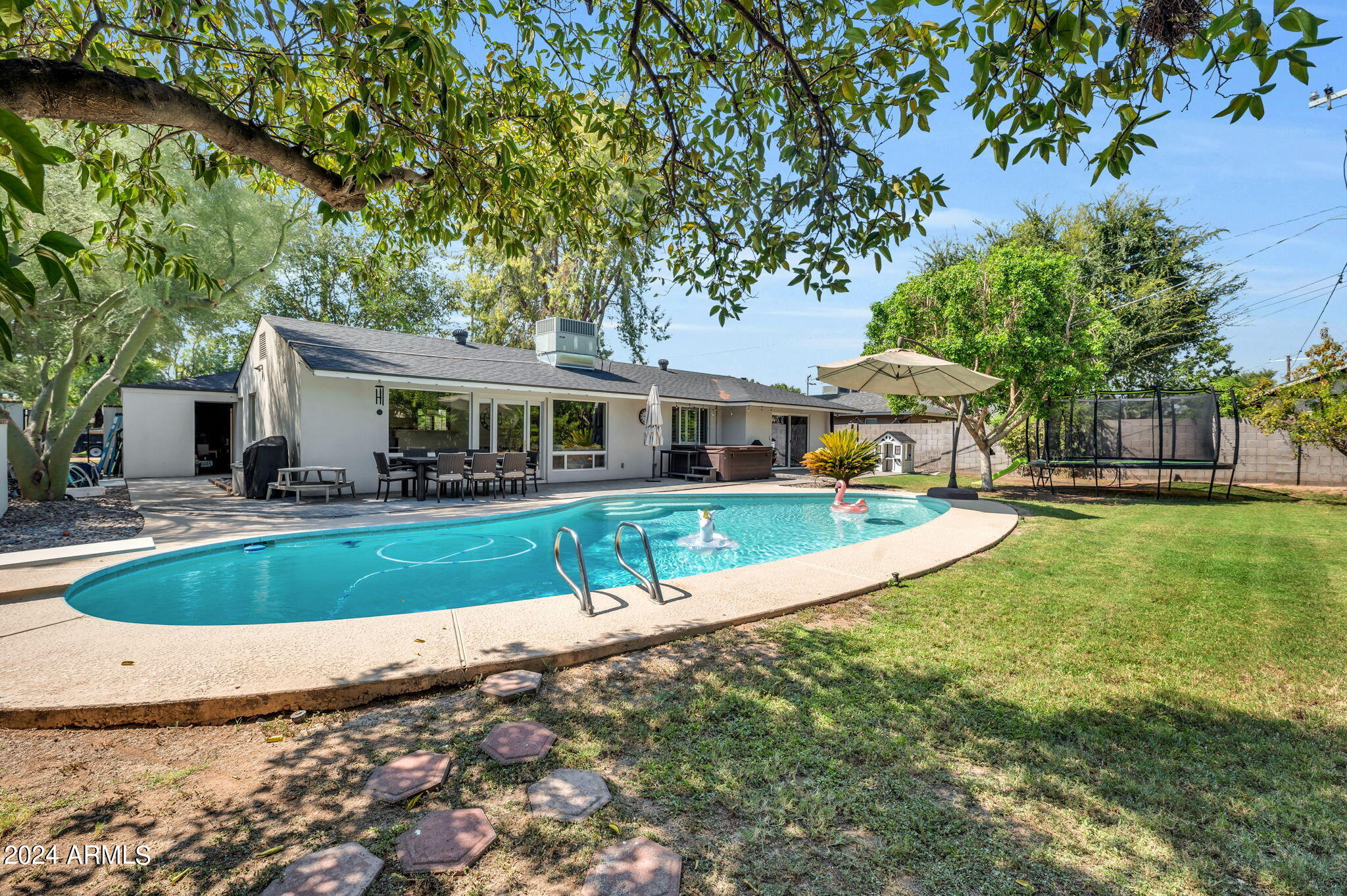 1520 E SAN MIGUEL Avenue