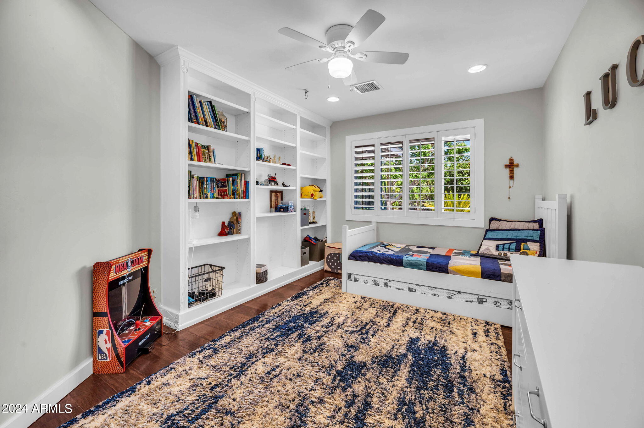 1520 E SAN MIGUEL Avenue