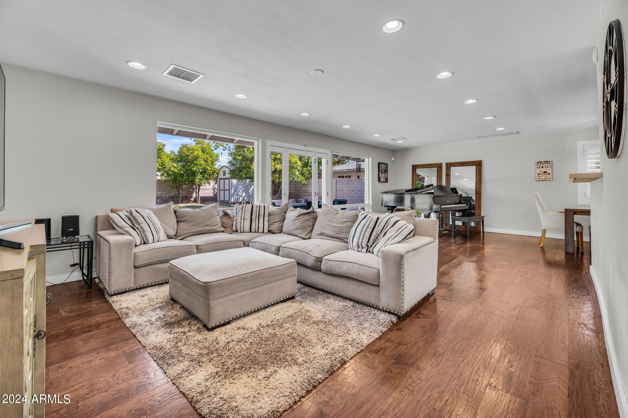 1520 E SAN MIGUEL Avenue