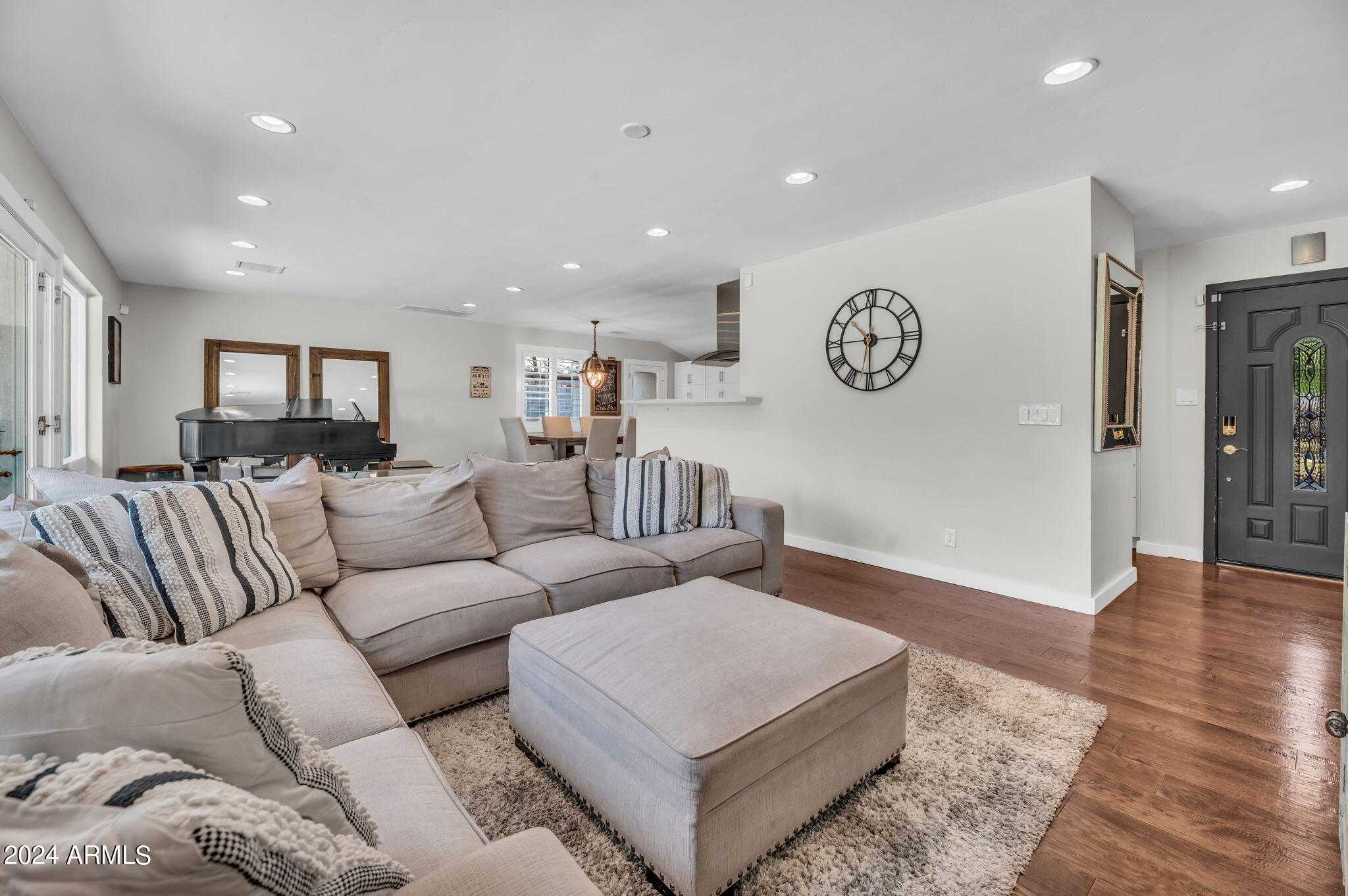 1520 E SAN MIGUEL Avenue