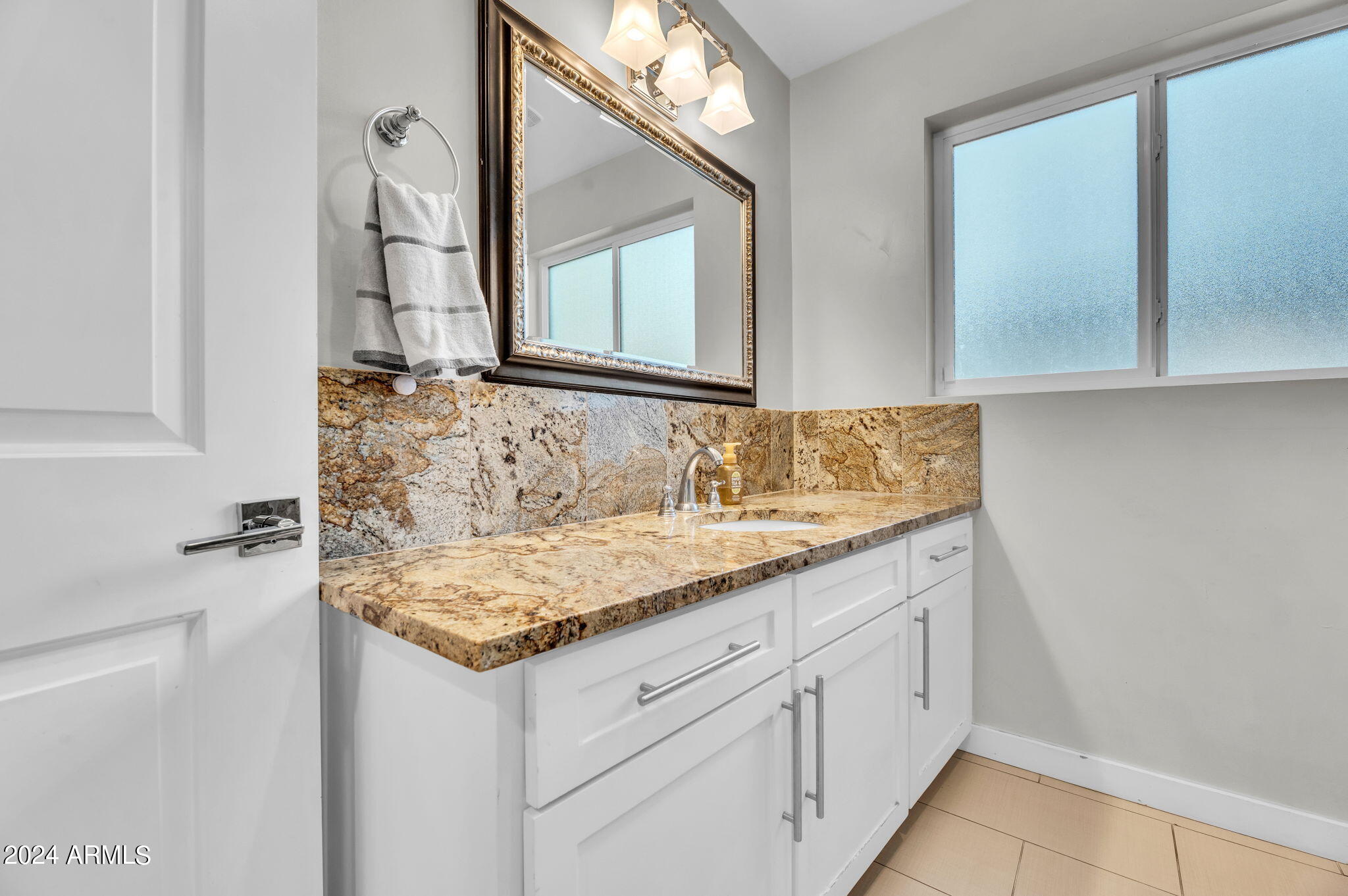 1520 E SAN MIGUEL Avenue