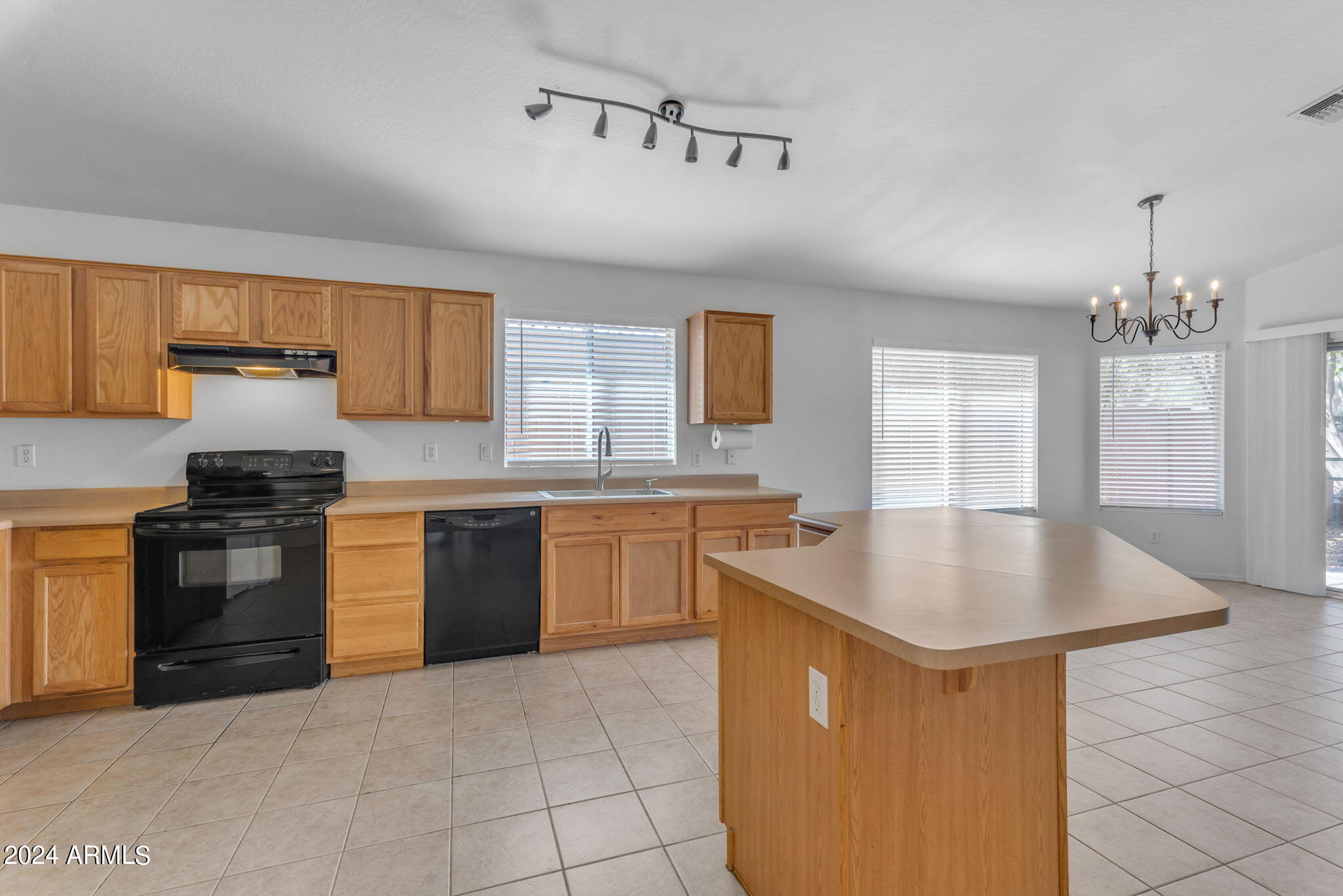 2117 E DANBURY Road