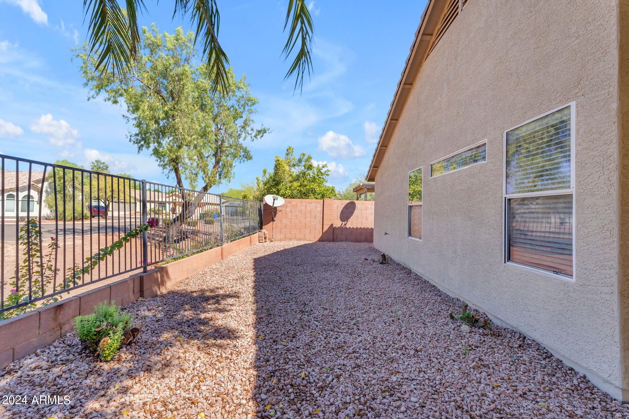 2117 E DANBURY Road