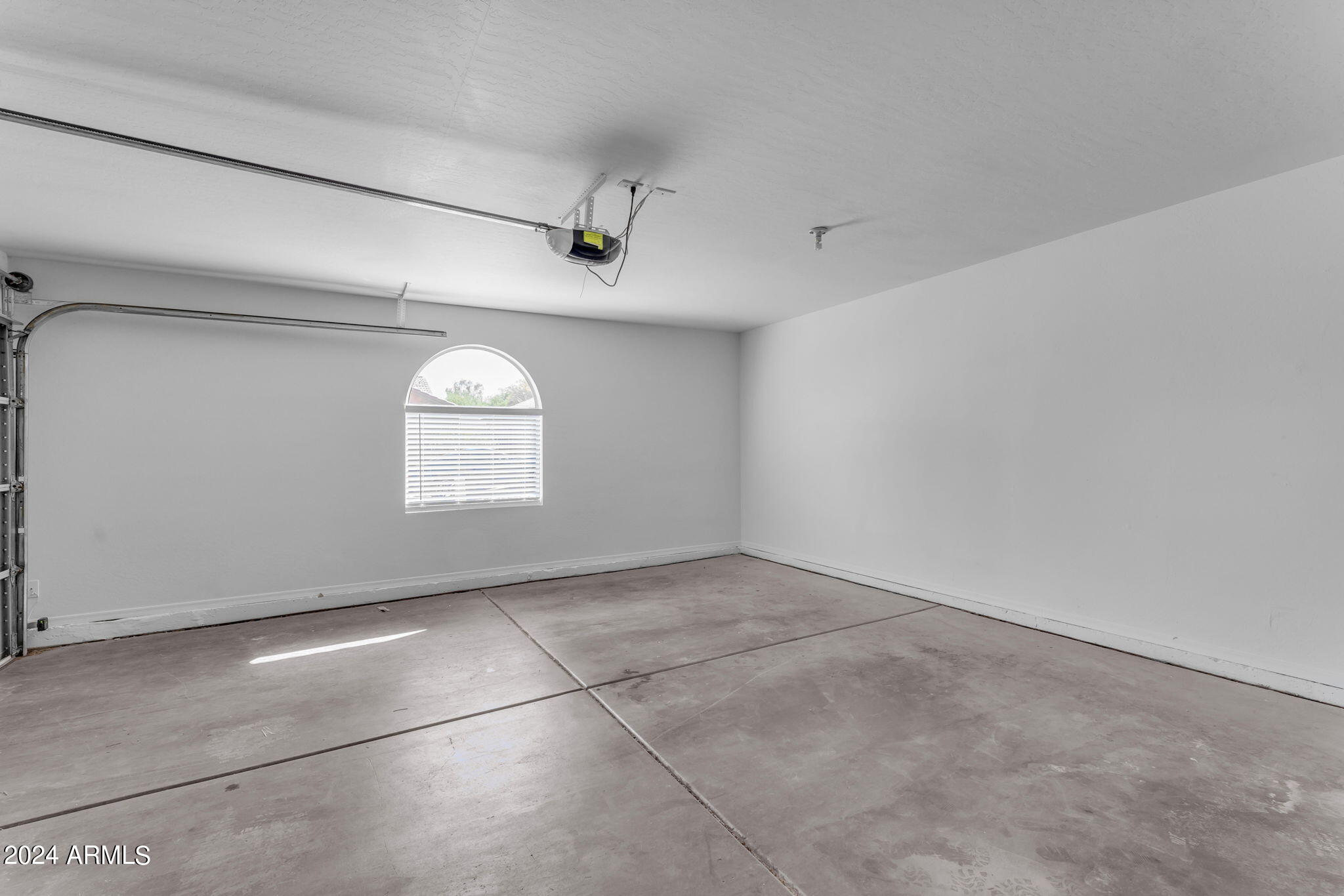 2117 E DANBURY Road