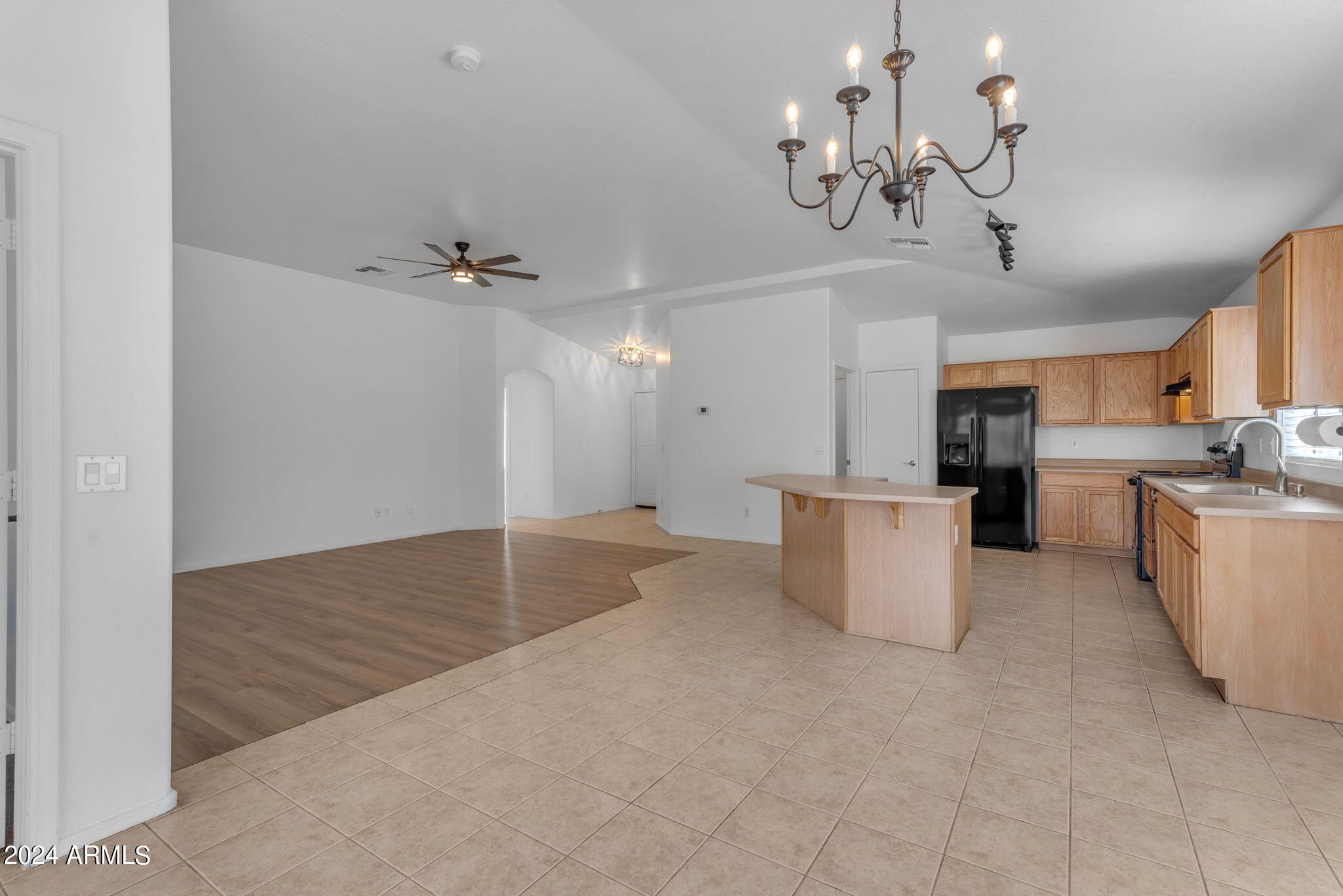 2117 E DANBURY Road