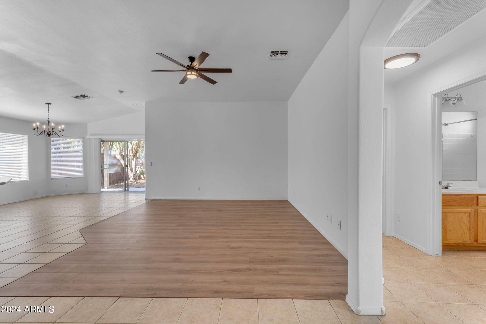 2117 E DANBURY Road
