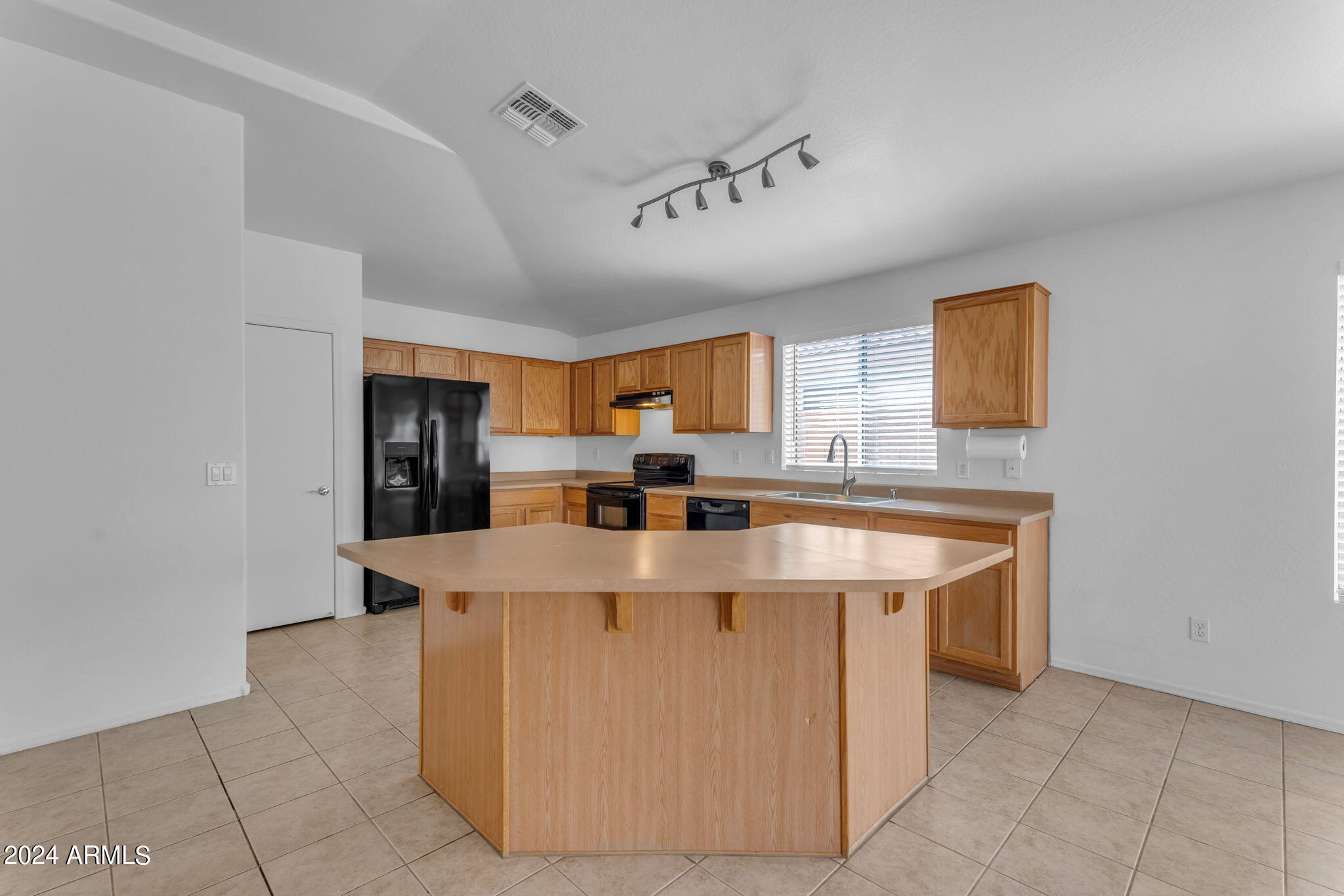 2117 E DANBURY Road