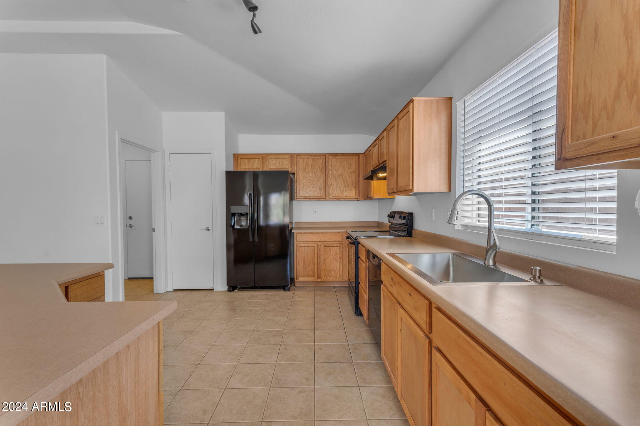 2117 E DANBURY Road