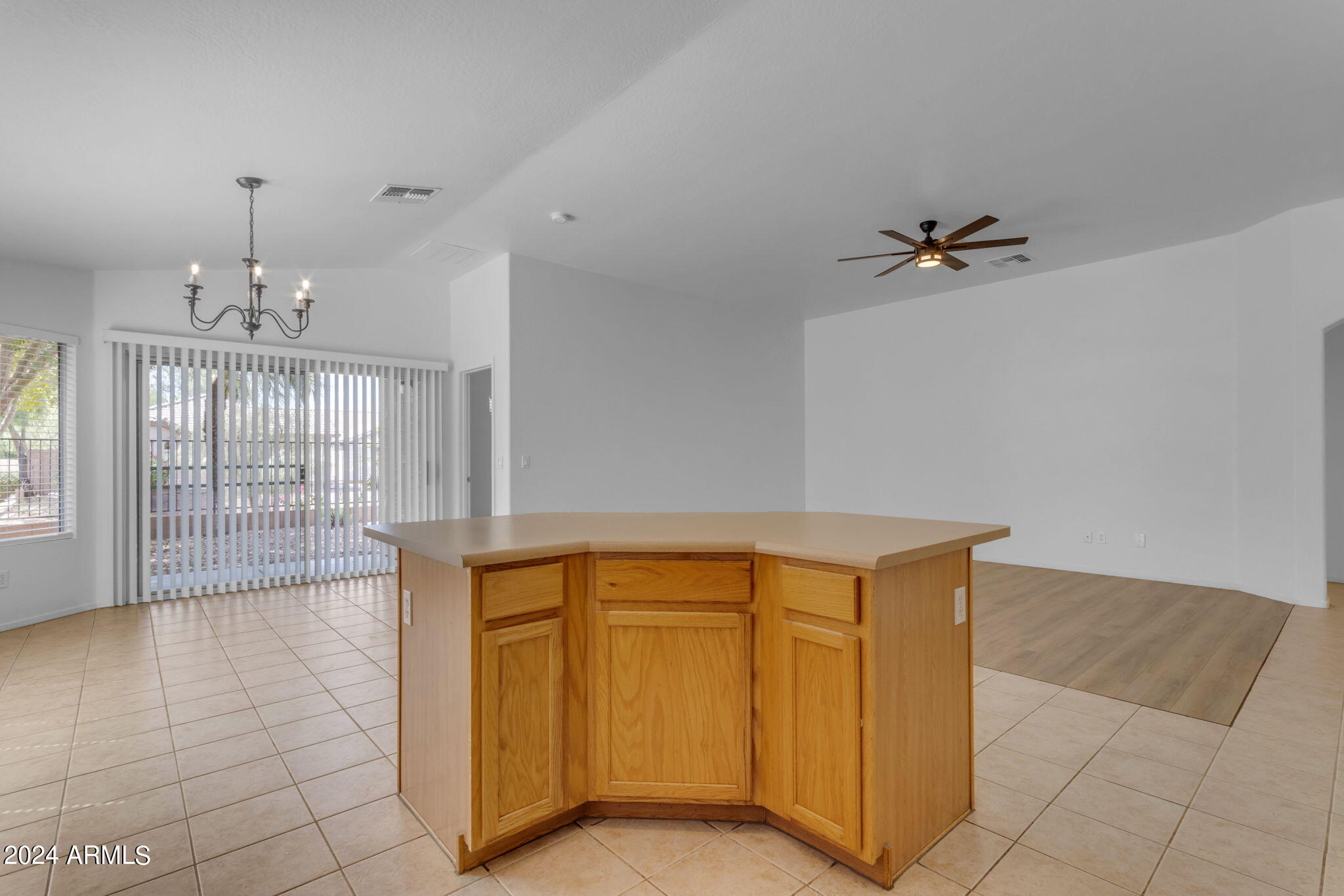 2117 E DANBURY Road