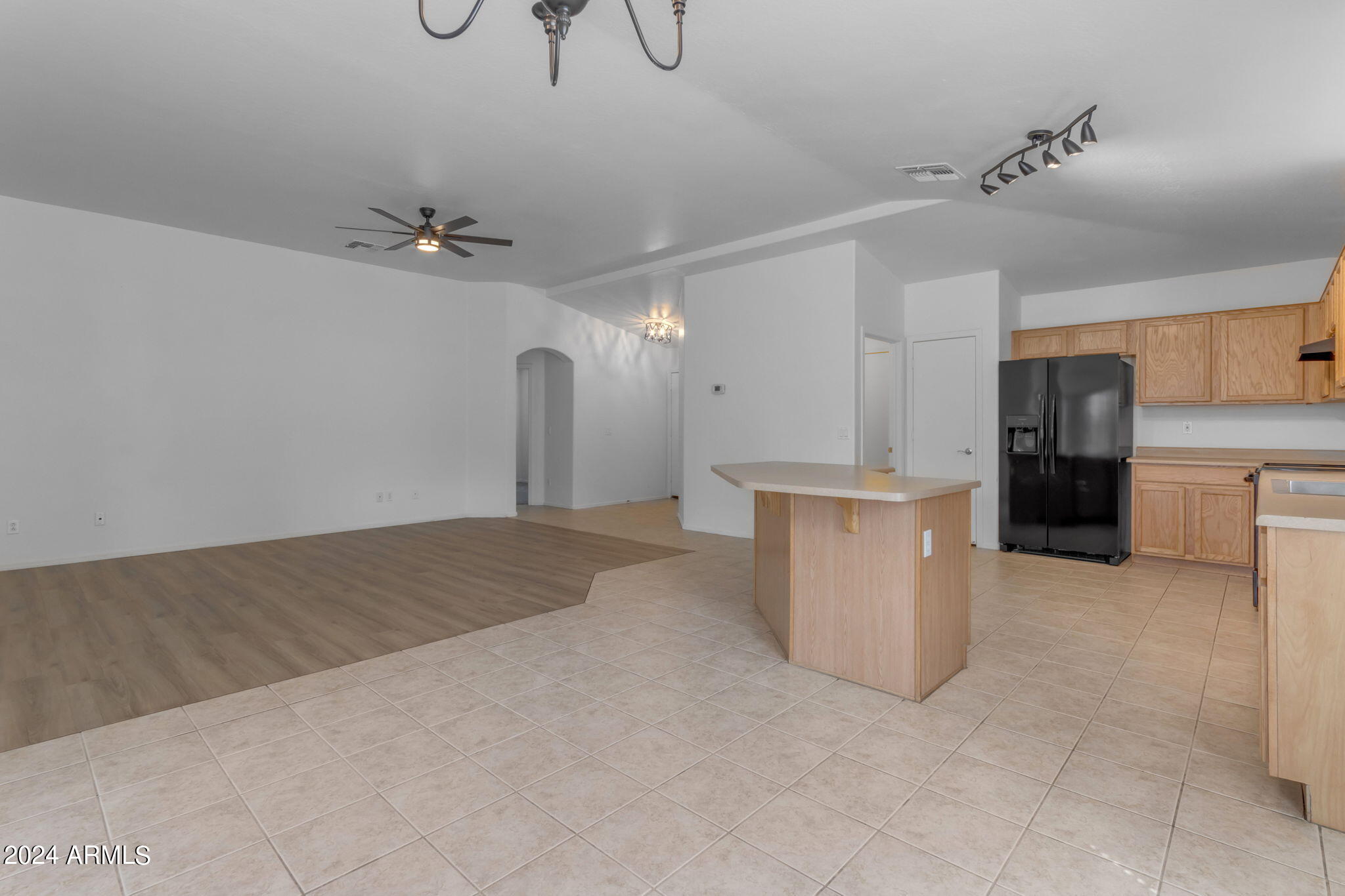 2117 E DANBURY Road