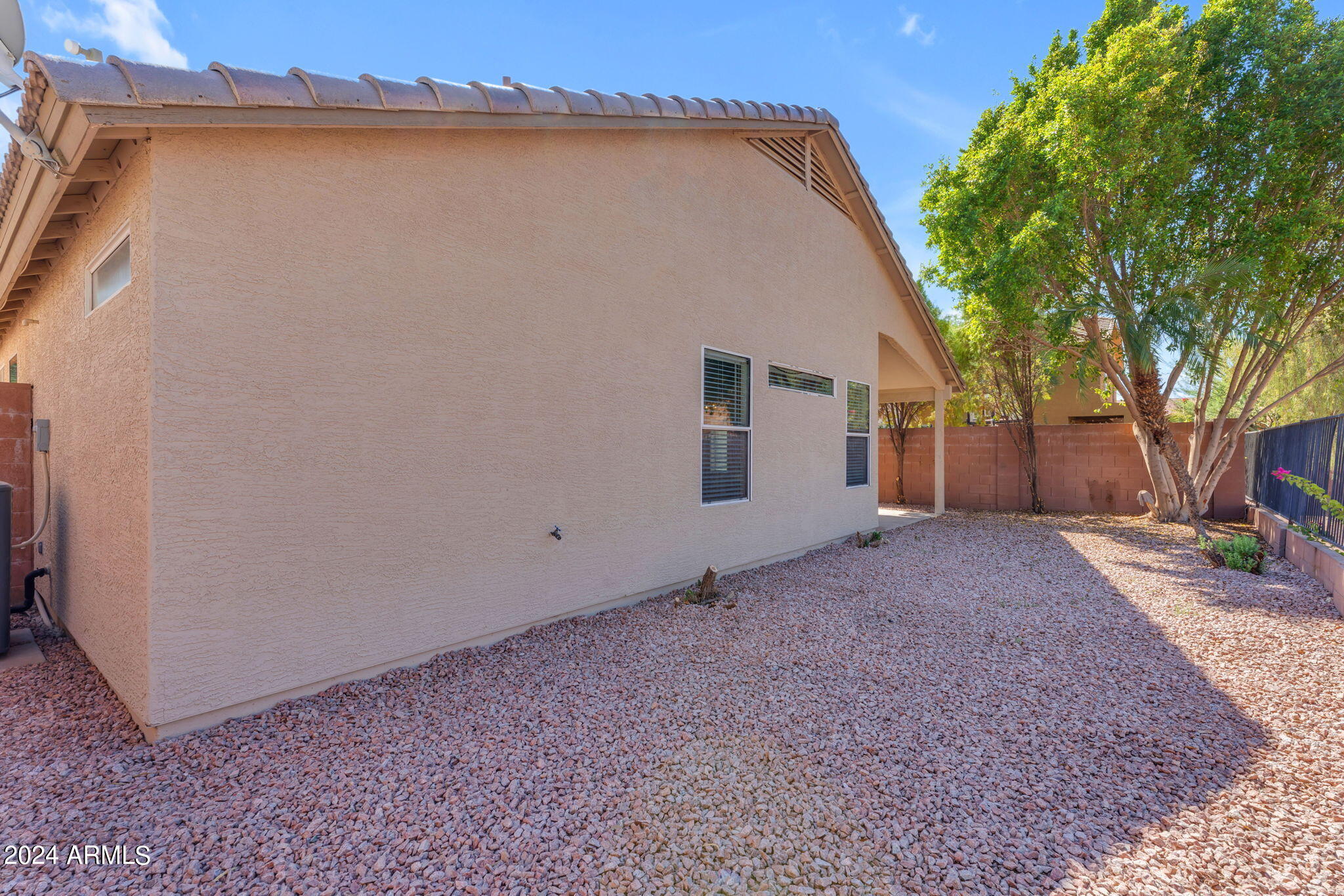 2117 E DANBURY Road