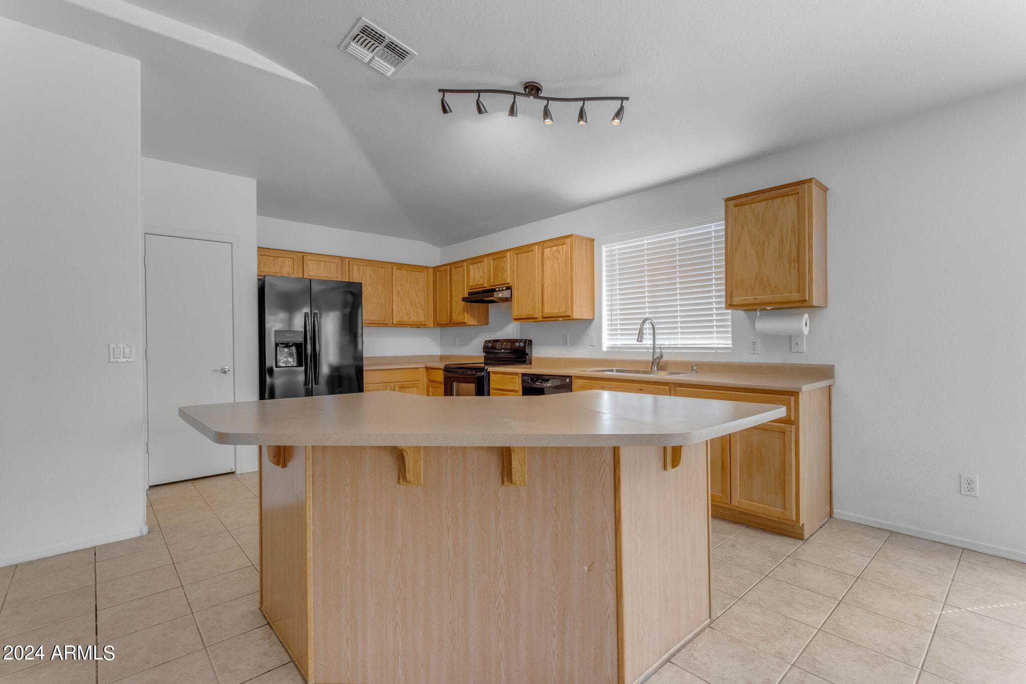 2117 E DANBURY Road