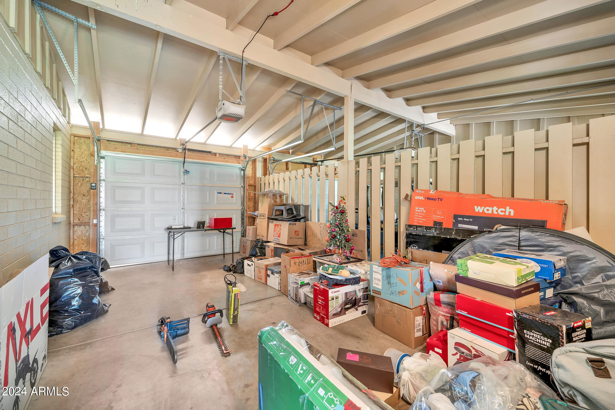 11047 N COGGINS Drive