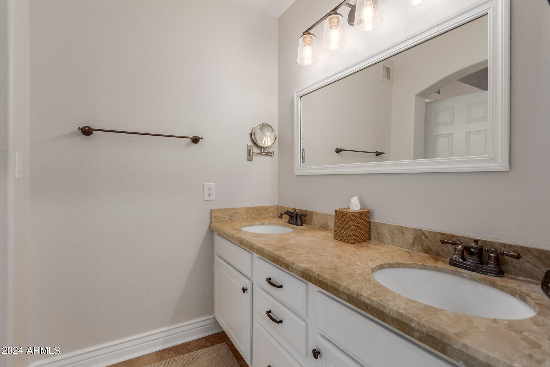1902 N BARKLEY -- # 5