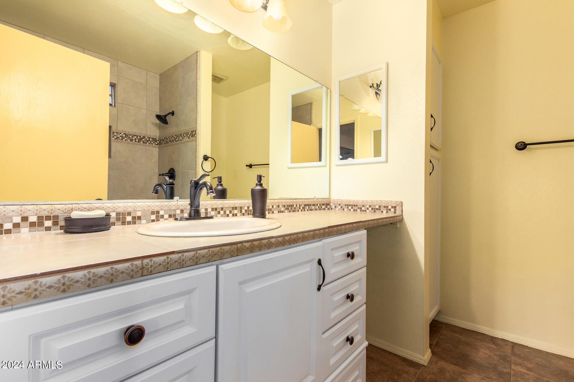 1404 N AUGUSTINE Street