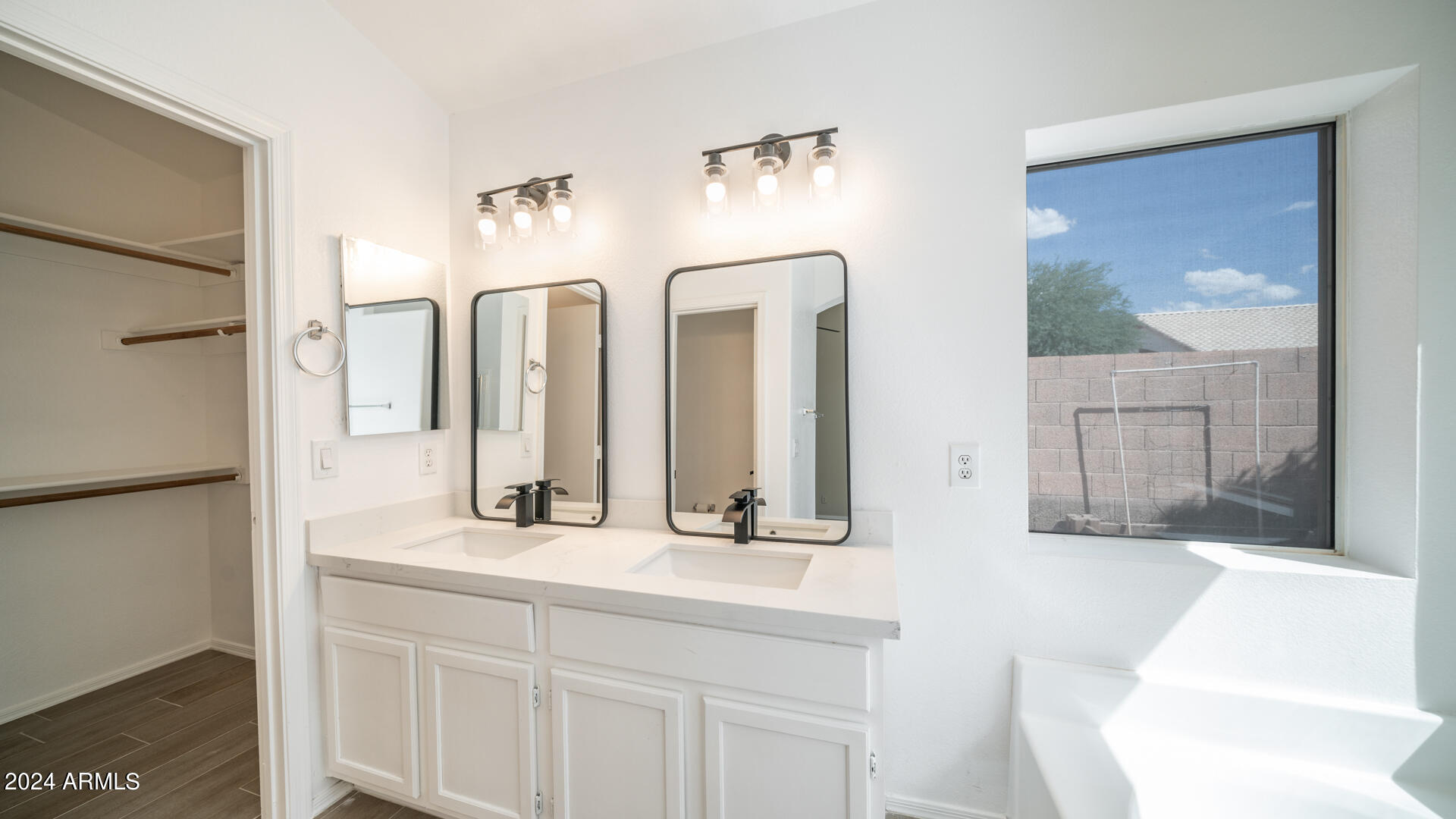 13415 E CHICAGO Street