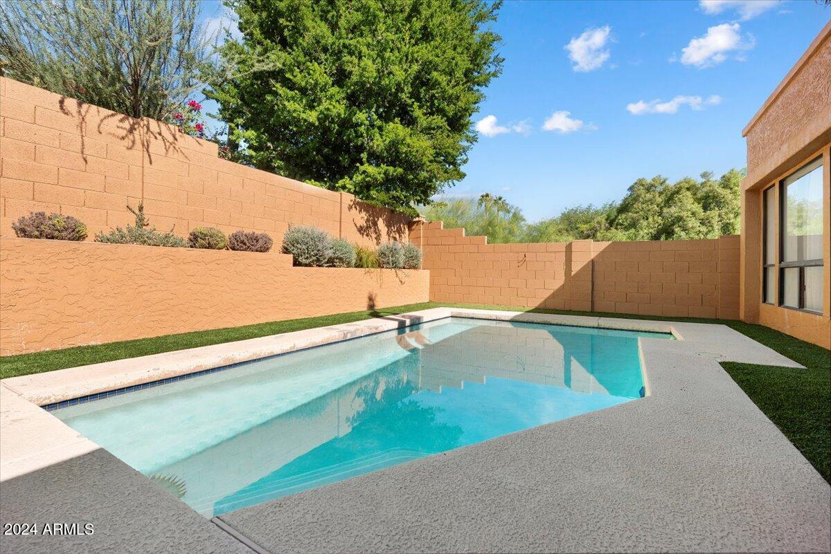 1036 E Sahuaro Drive